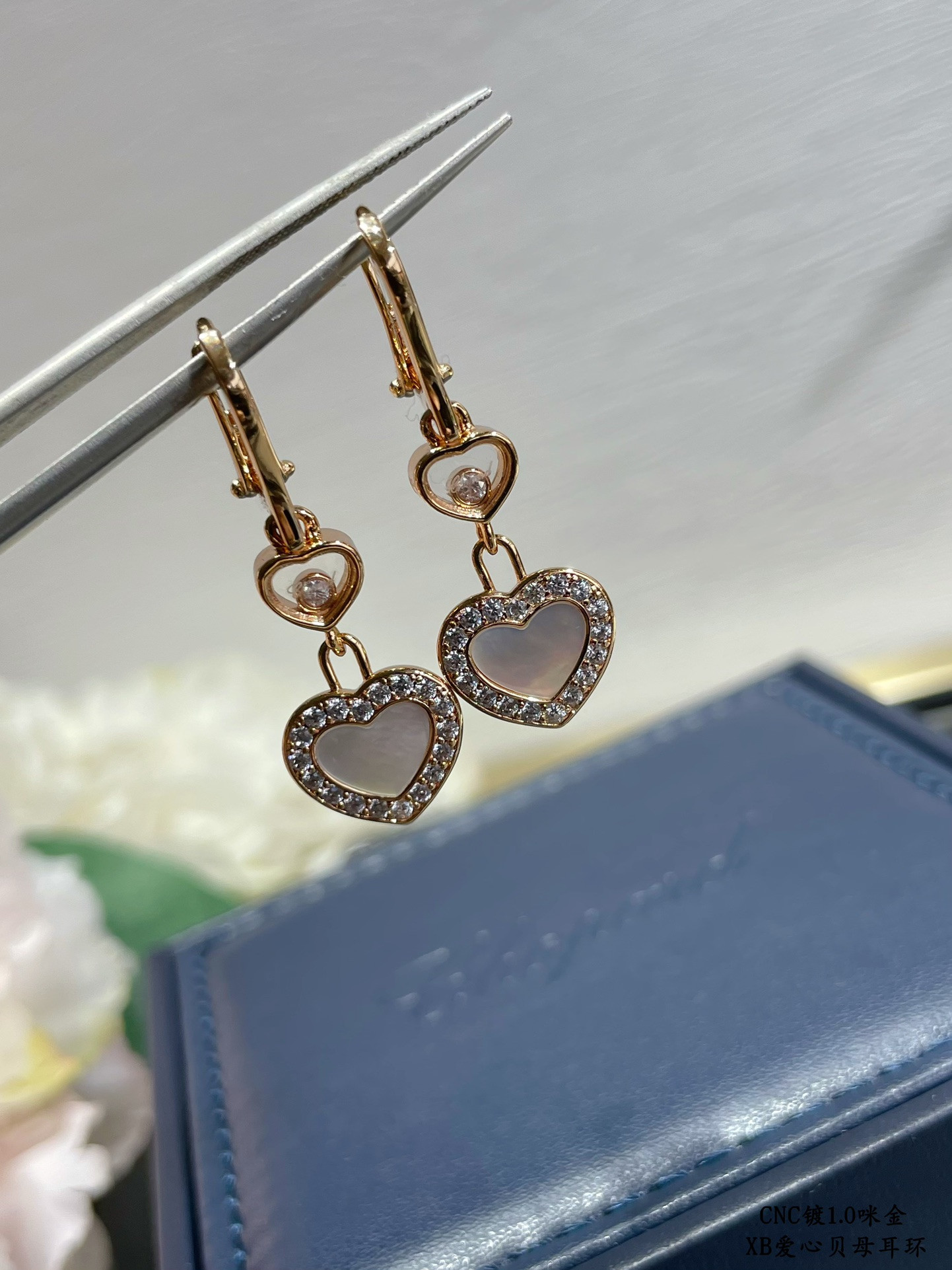 Chopard Heart-shaped Edge Diamond Mother-of-Pearl Earrings