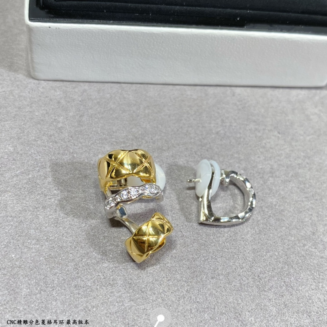 Chanel Finely carved diamond color separation Earrings
