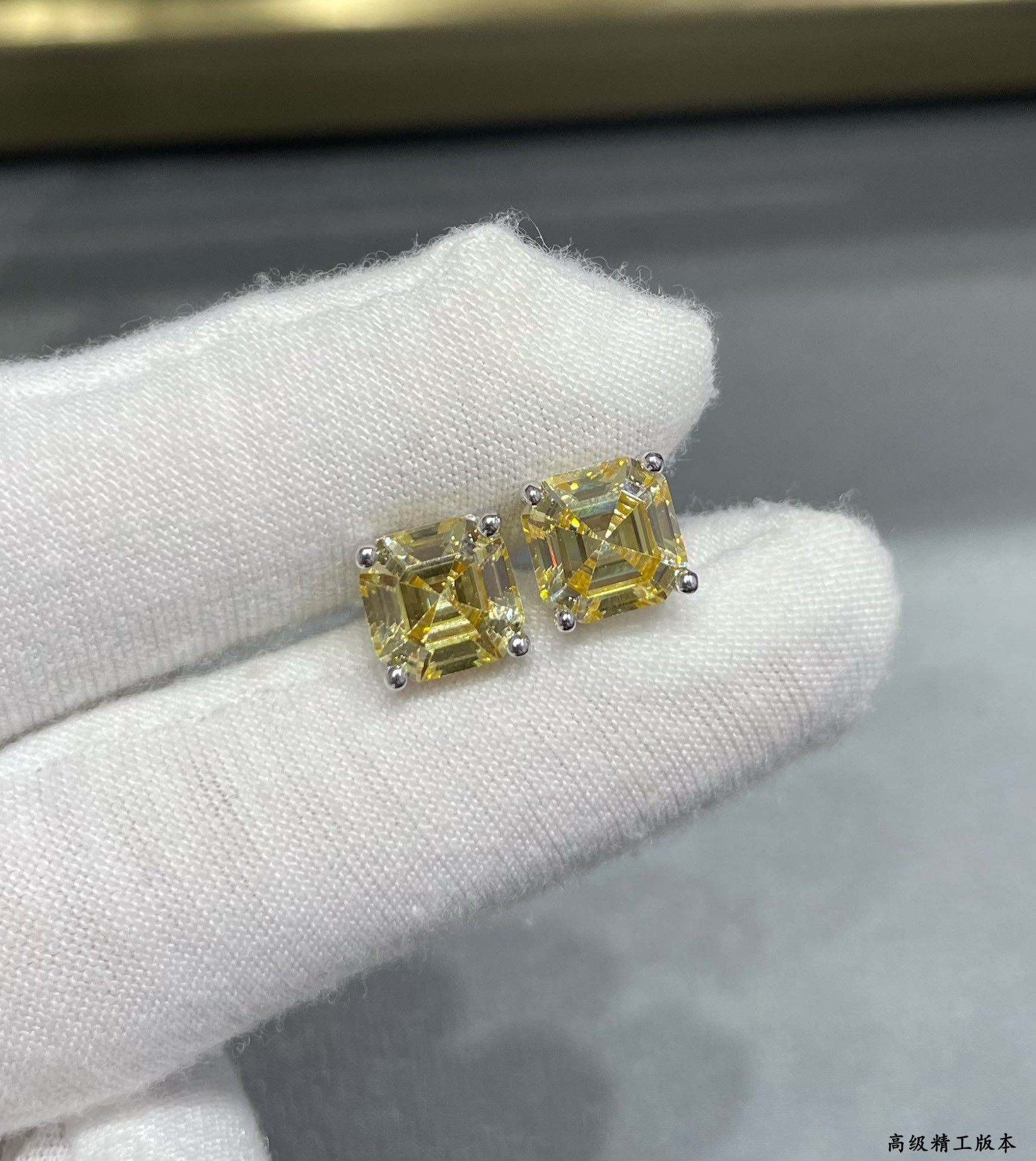 Tiffany & Co. Four-Prong Stud Earrings 7x7mm Ag925