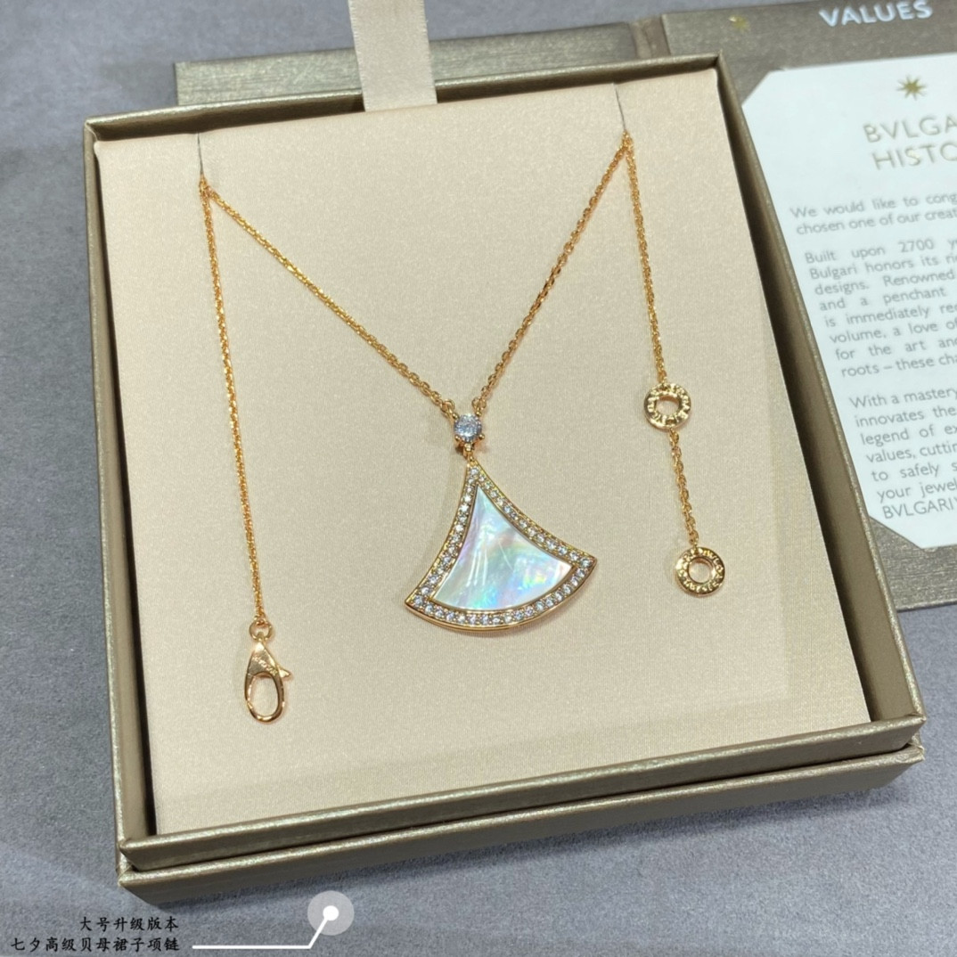 Bvlgari Large Luxury Mother-of-Pearl Scalloped Skirt Necklace