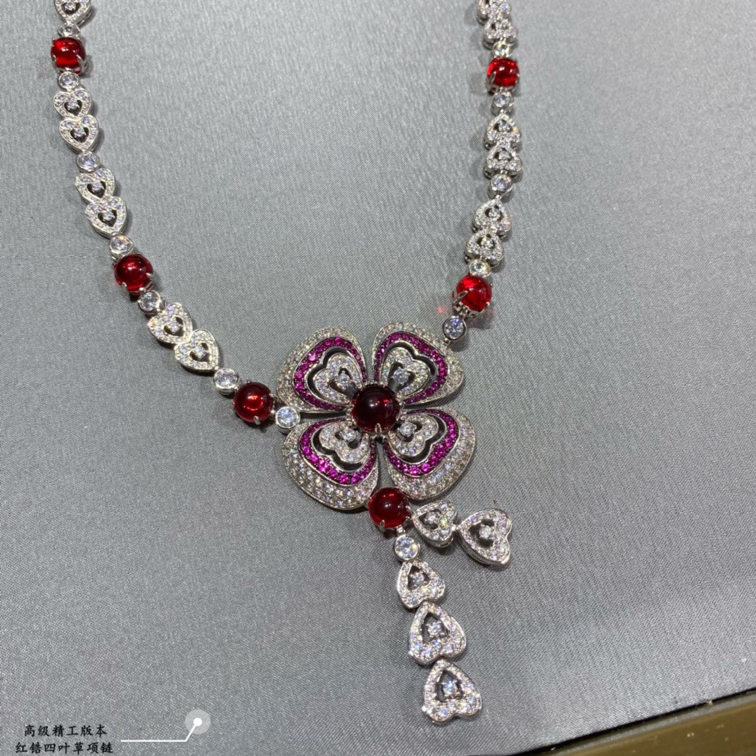 Bvlgari Four Leaf Clover Necklace(No refund or exchange)