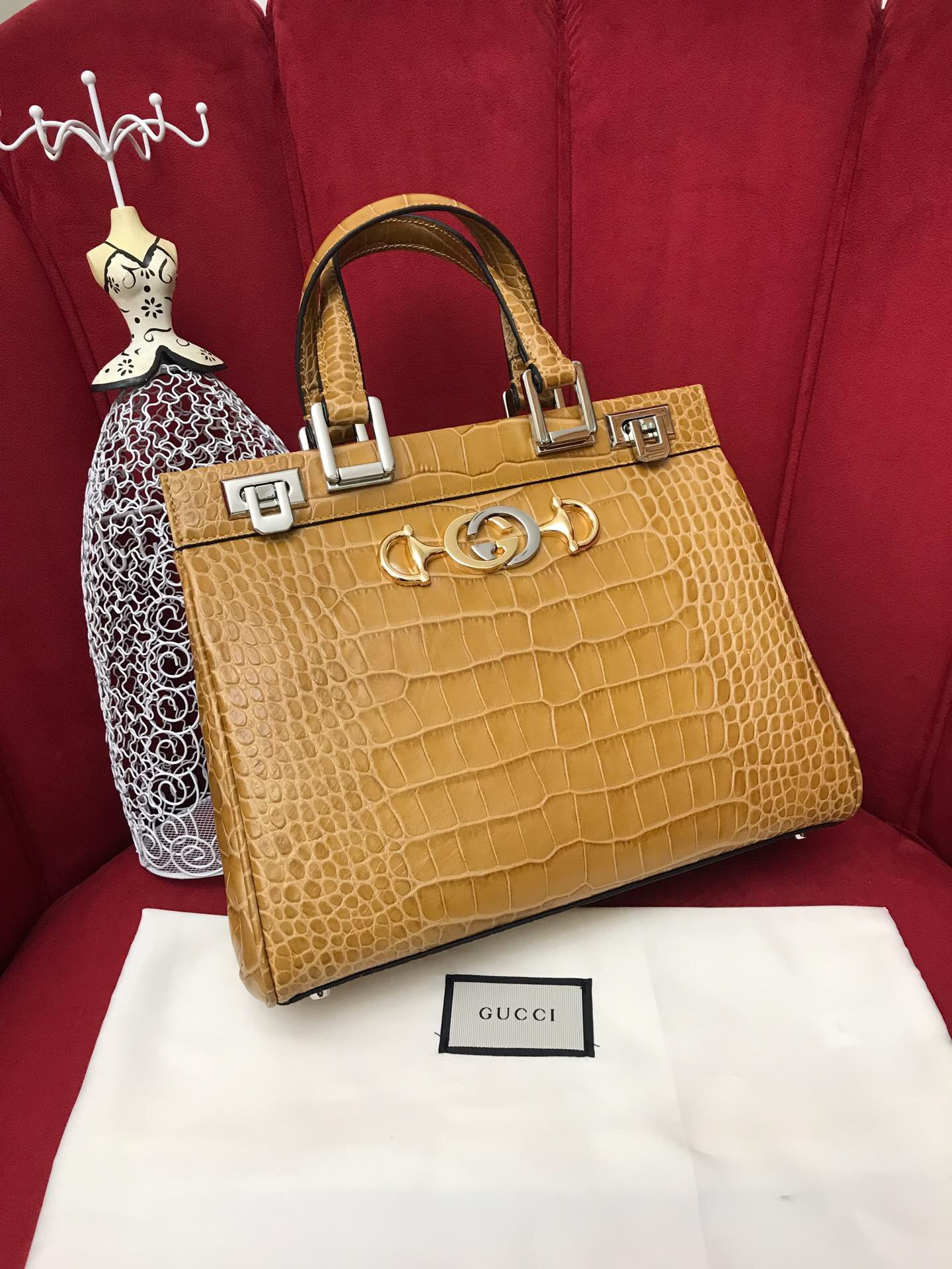 Gucci Zumi leather Medium Top Handle Bag