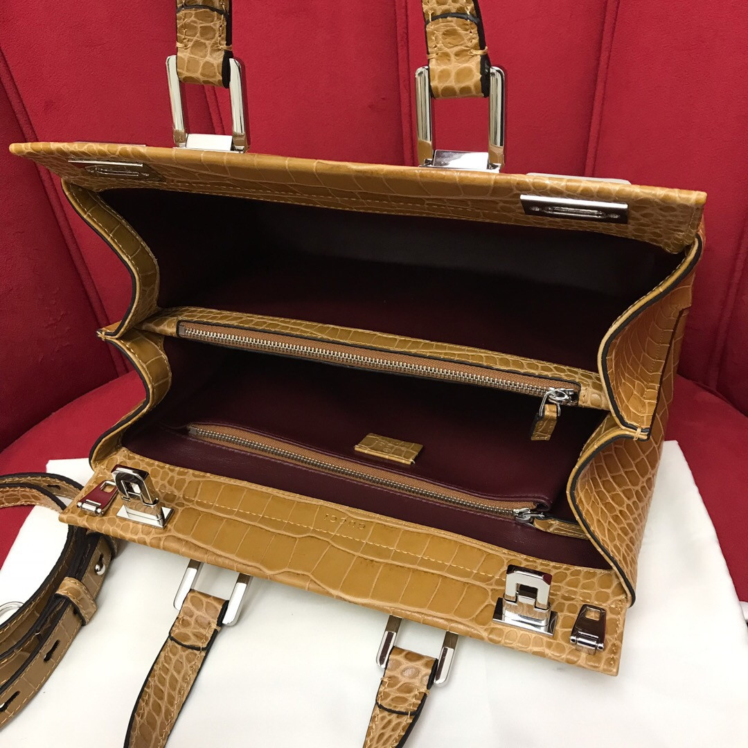 Gucci Zumi leather Medium Top Handle Bag