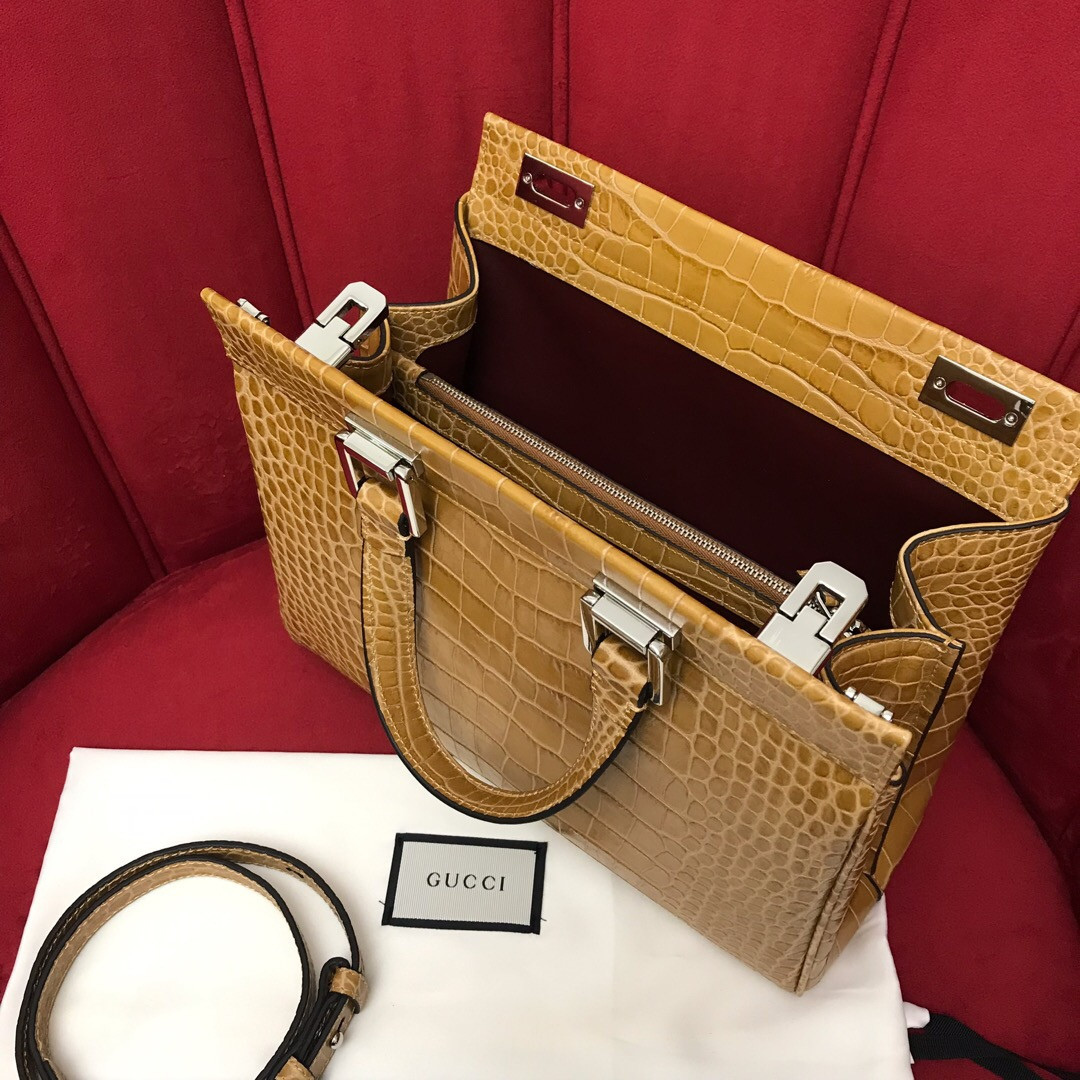 Gucci Zumi leather Medium Top Handle Bag