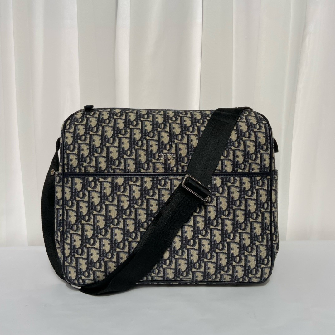 DIOR Changing Bag 38 x 28 x 16 cm