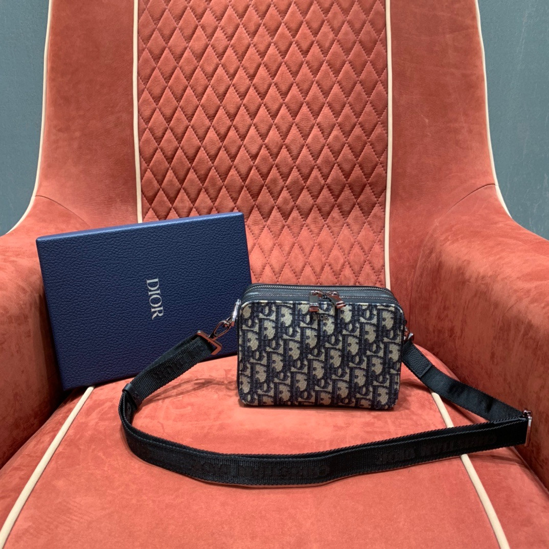 DIOR POUCH WITH SHOULDER STRAP 17cm