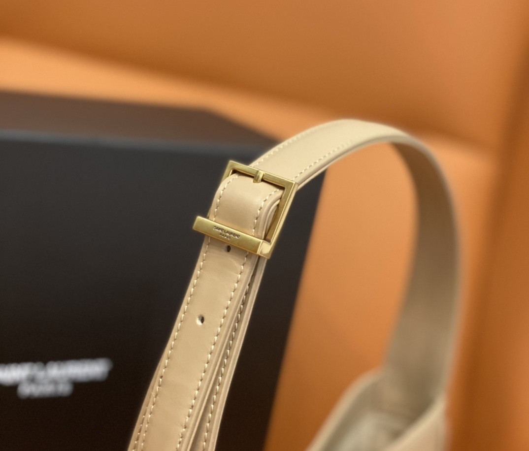 YSL LE 5 À 7 IN SMOOTH LEATHER IVOIRE NATUREL 23 X 16 X 6.5 CM