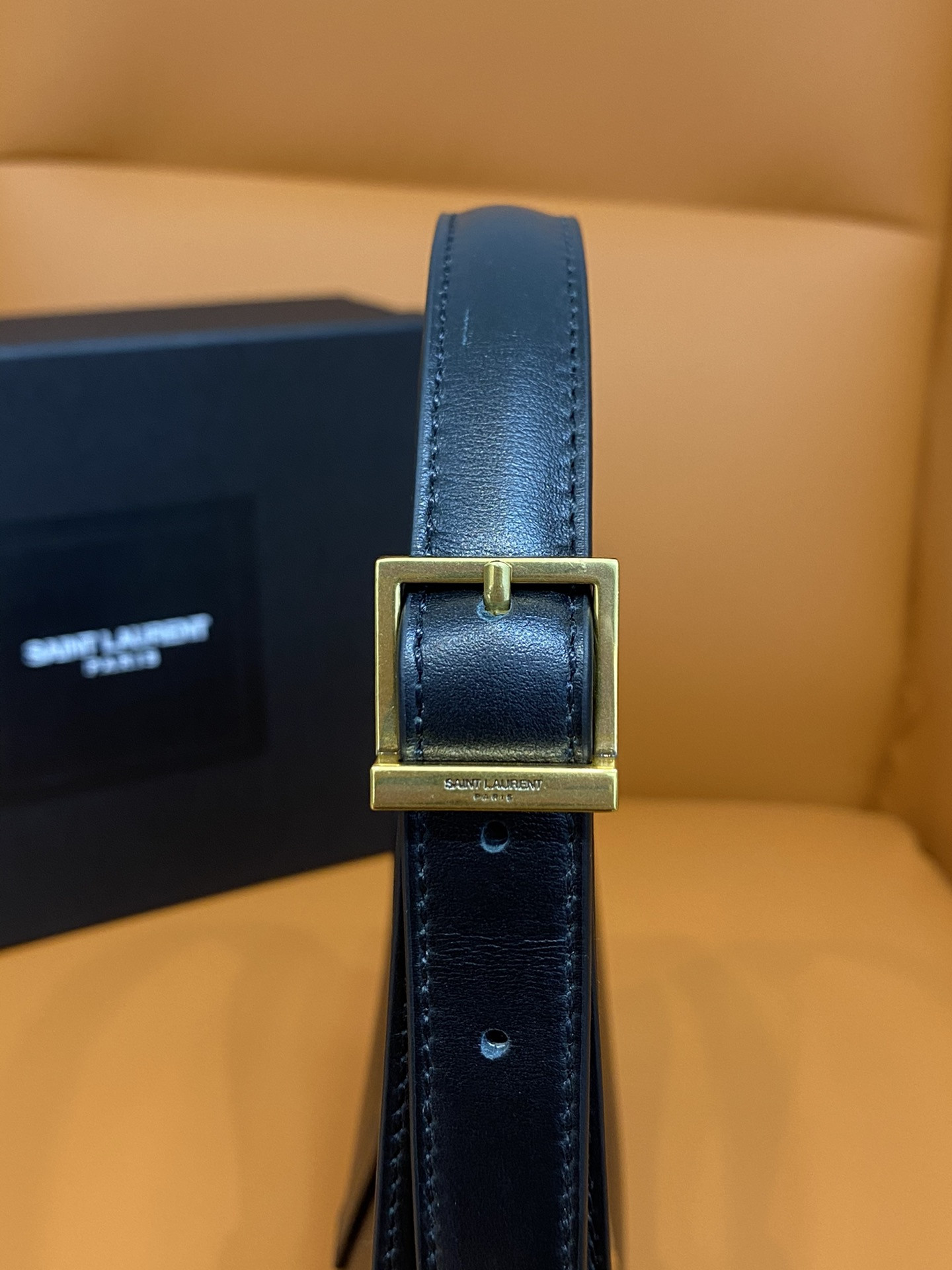 YSL LE 5 À 7 IN SMOOTH LEATHER NOIR 23 X 16 X 6.5 CM