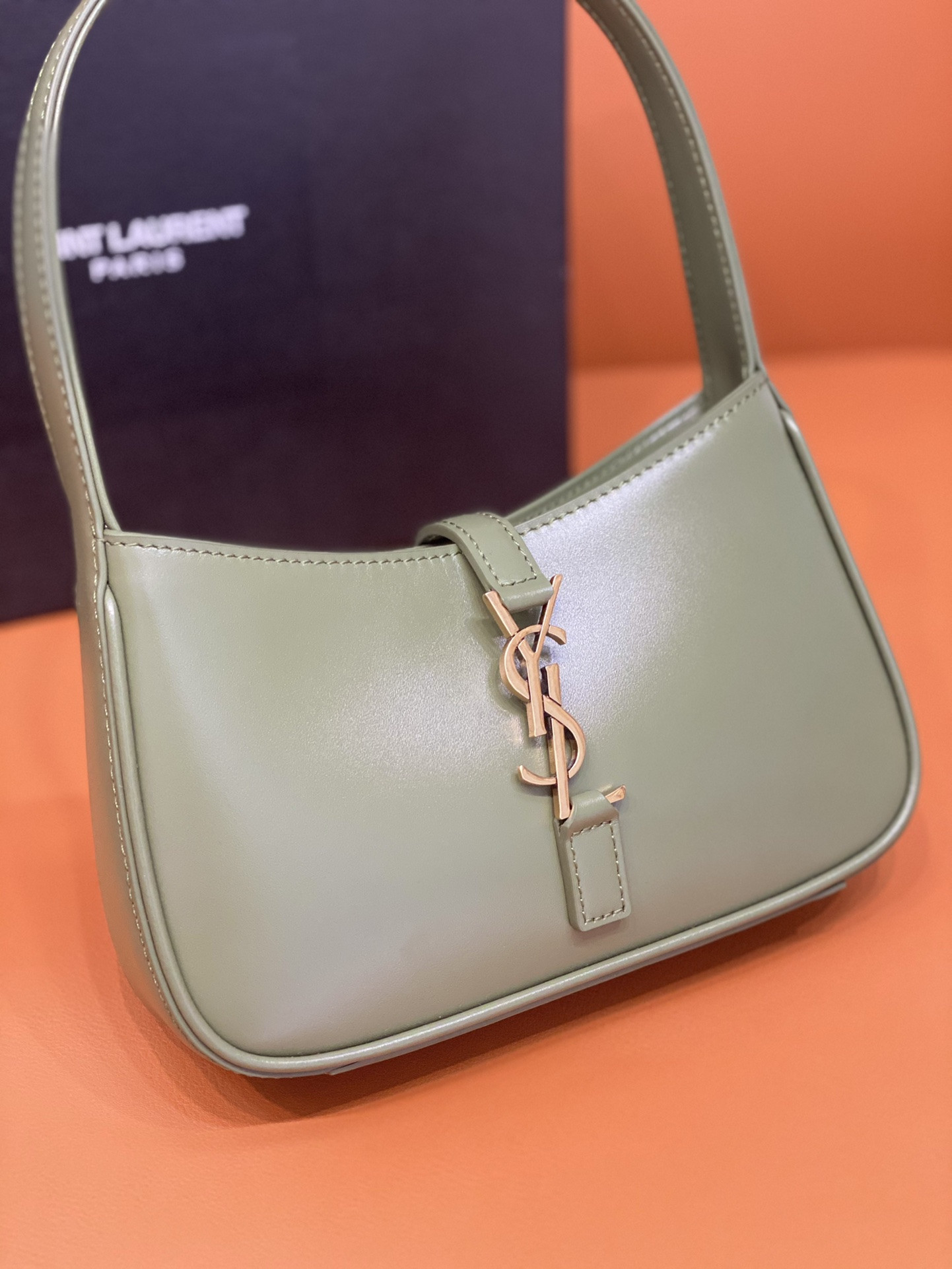 YSL MINI LE 5 À 7 IN SMOOTH LEATHER 1 19 X 11.5 X 4.5 CM