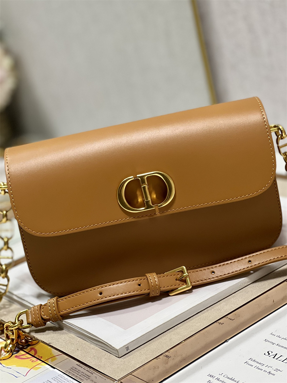 Dior 30 Montaigne Avenue Caramel 22.5 x 12.5 x 6.5 cm