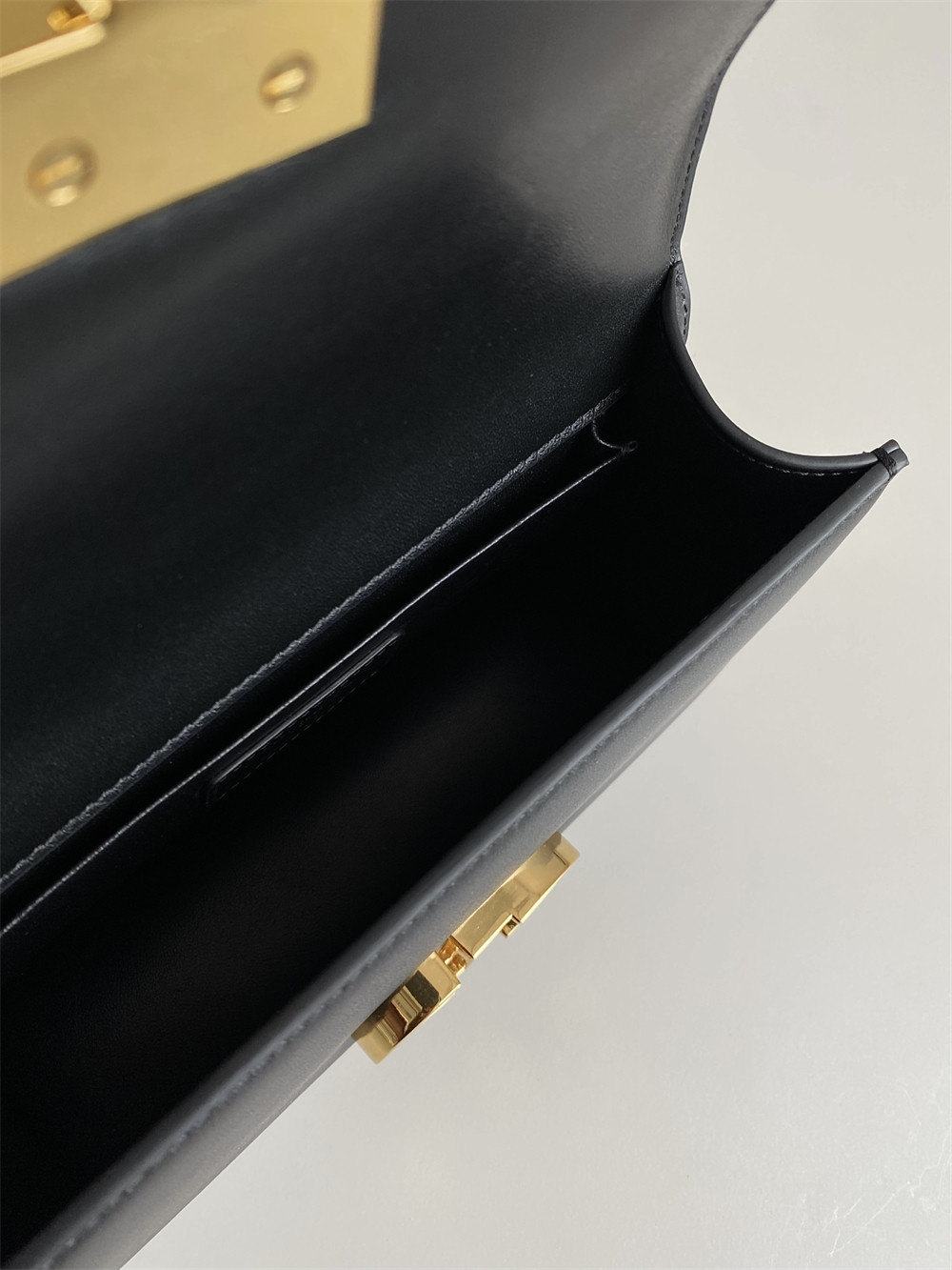 DIOR 30 MONTAIGNE EAST-WEST BAG WITH CHAIN 21 x 12 x 6 cm / 8.5 x 4.5 x 2.5 inches