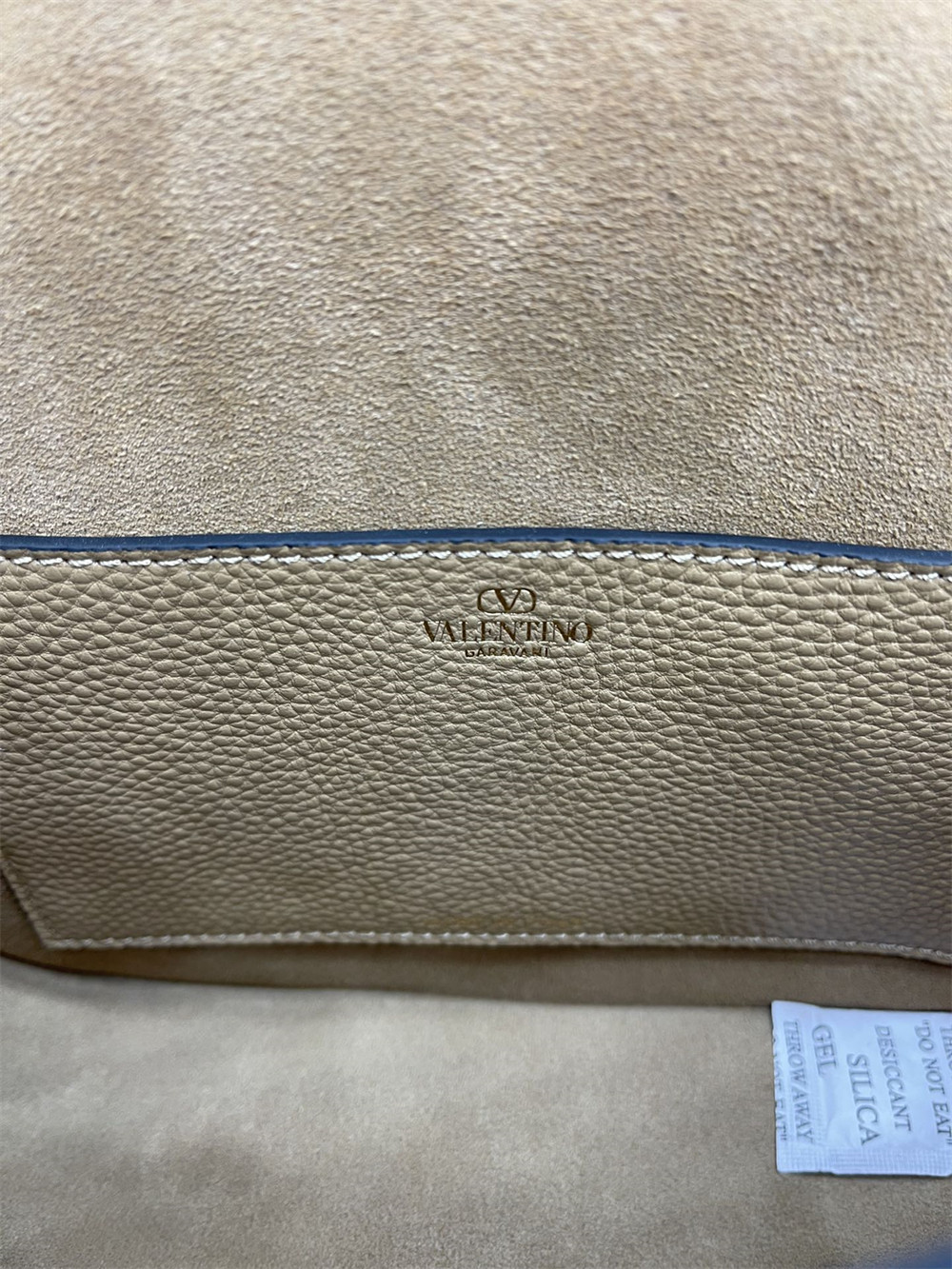 VALENTINO GARAVANI ALLTIME GRAINY CALFSKIN SHOULDER BAG APRICOT