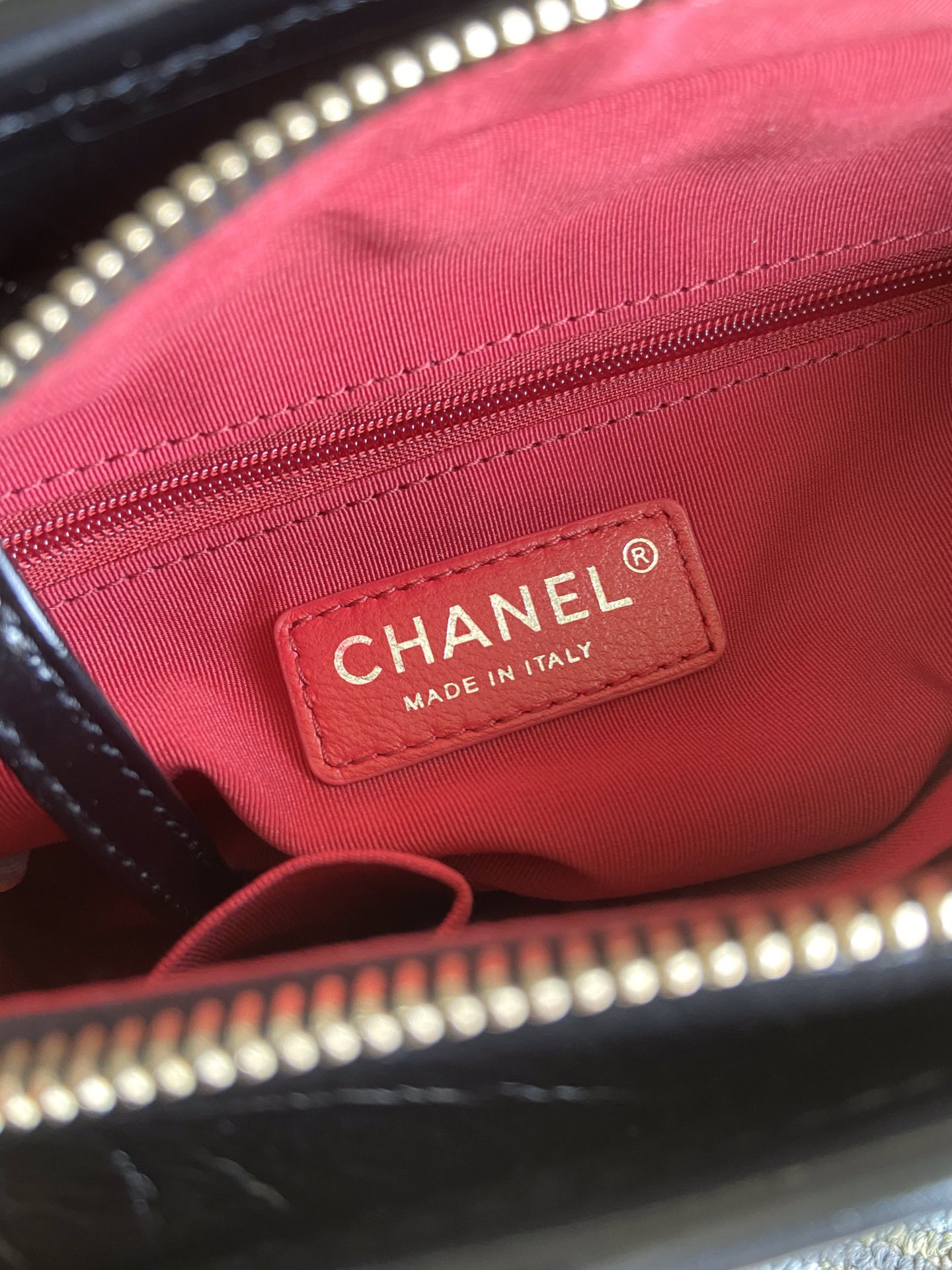 Chanel Gabrielle SMALL BLACK with shoulder strap letters 20 x 15 x 8cm