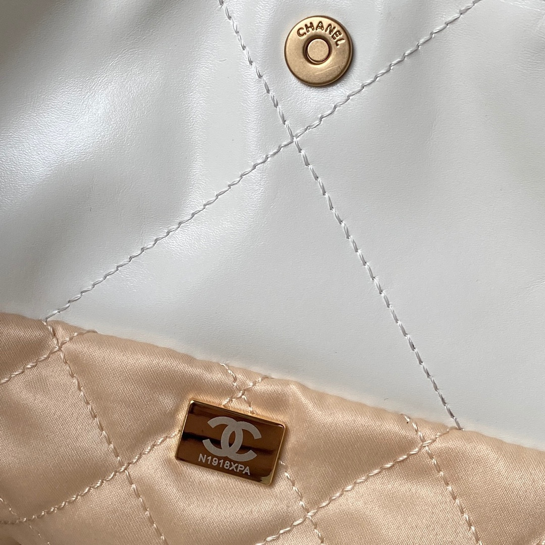 CHANEL 22 HANDBAG Shiny Calfskin white 30×45×8cm