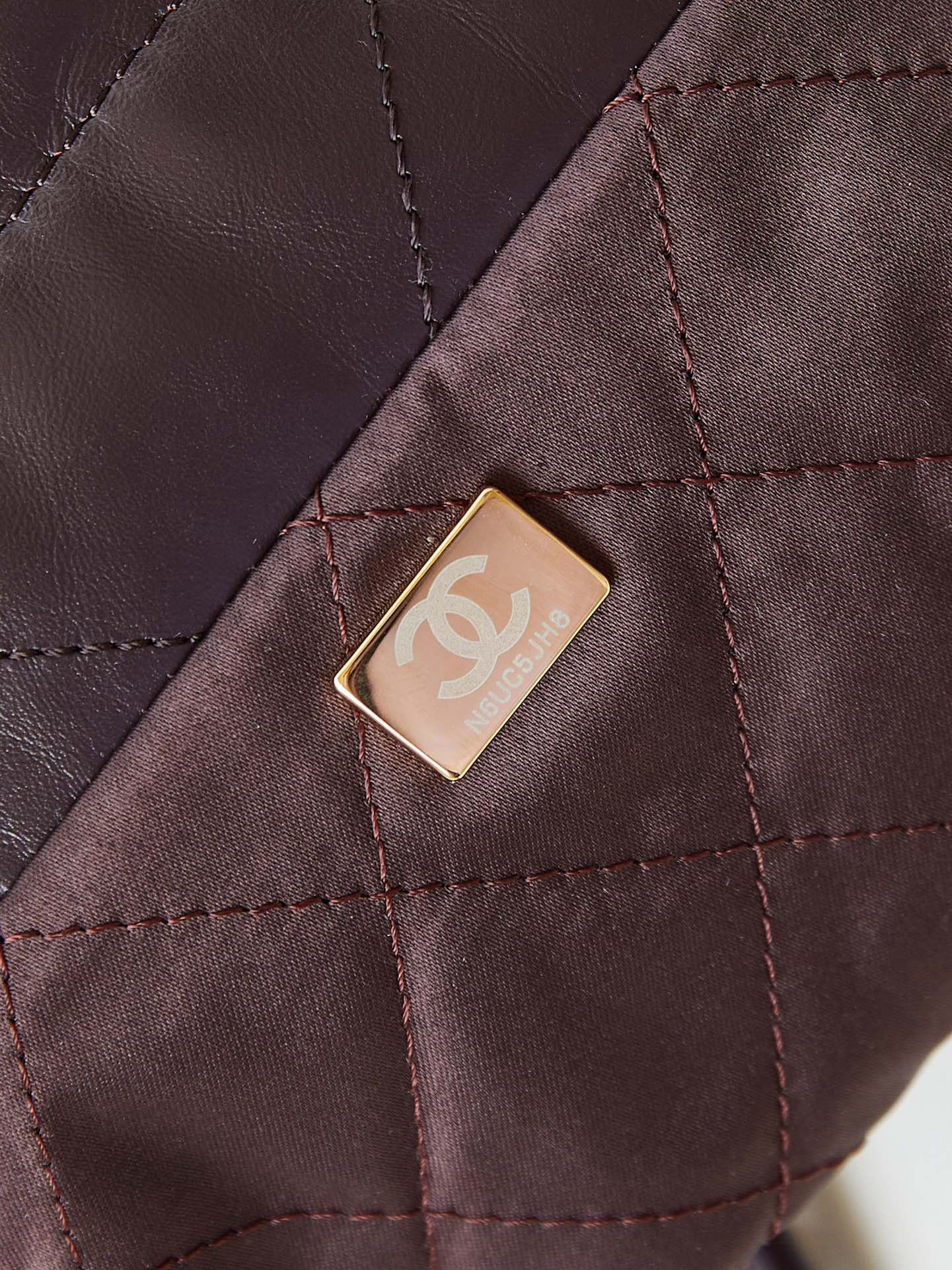 CHANEL 22 MINI HANDBAG Shiny Calfskin 7.8 × 7.4 × 2.3 in