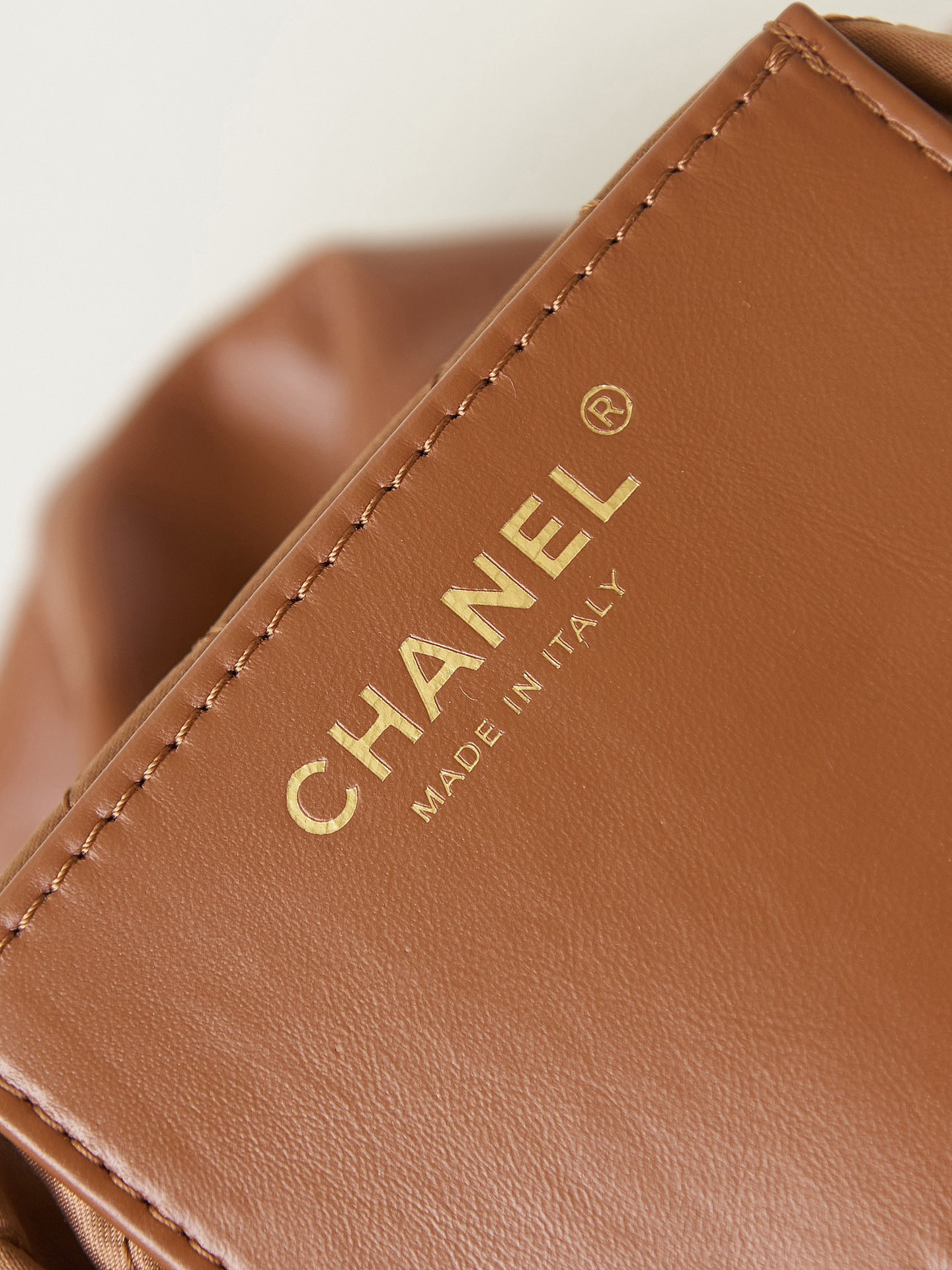 CHANEL 22 MINI HANDBAG Shiny Calfskin Brown 7.8 × 7.4 × 2.3 in