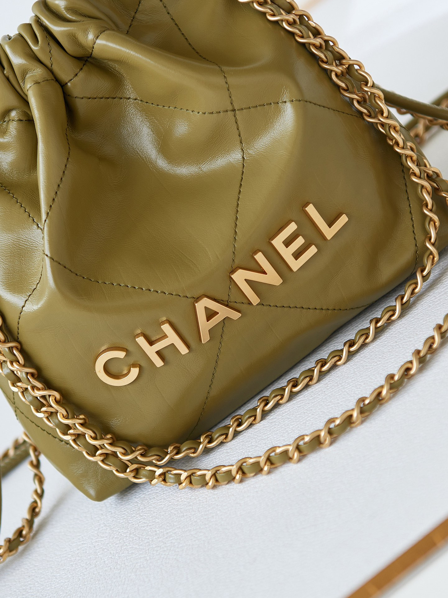 CHANEL 22 MINI HANDBAG Shiny Calfskin GREEN 7.8 × 7.4 × 2.3 in
