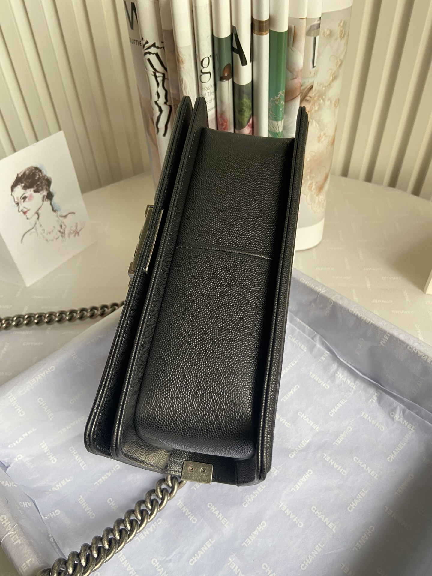 BOY CHANEL HANDBAG Shiny Grained Calfskin 5.9 × 9.8 × 3.5 in