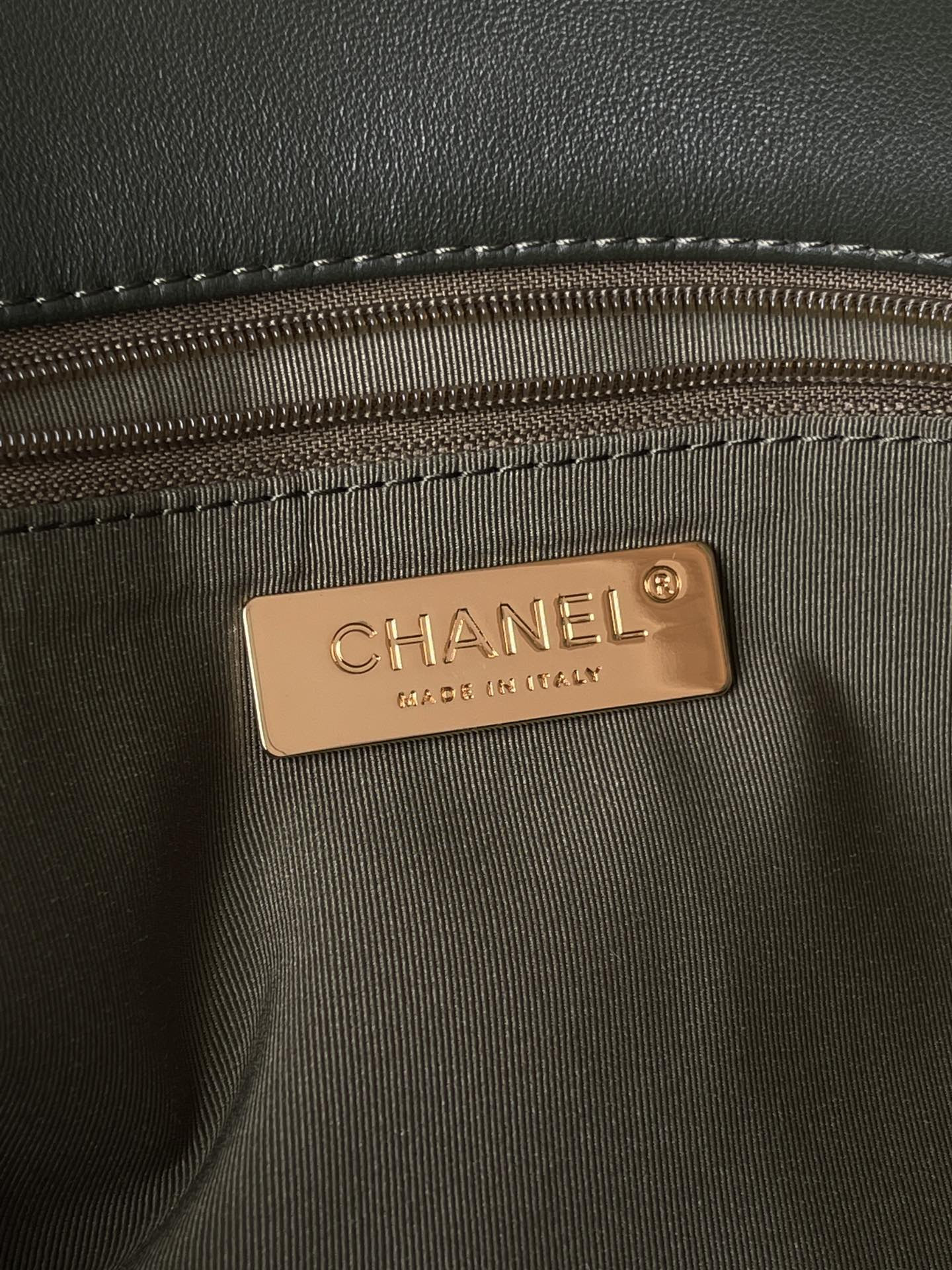 CHANEL 19 LARGE HANDBAG Shiny Leather, Gold-Tone, Silver-Tone & Ruthenium-Finish Metal Dark Green 7.8 × 11.7 × 3.9 in