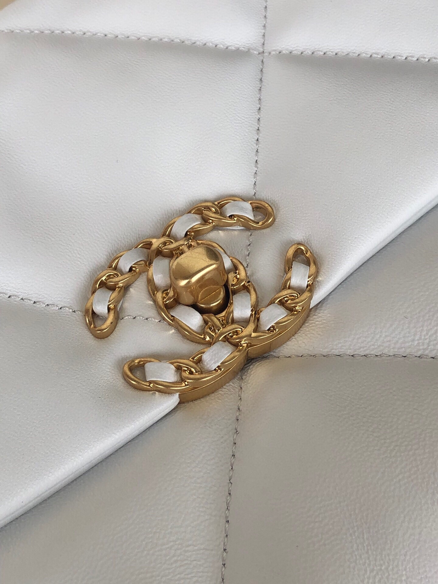 CHANEL 19 LARGE HANDBAG Shiny Leather, Gold-Tone, Silver-Tone & Ruthenium-Finish Metal White 7.8 × 11.7 × 3.9 in