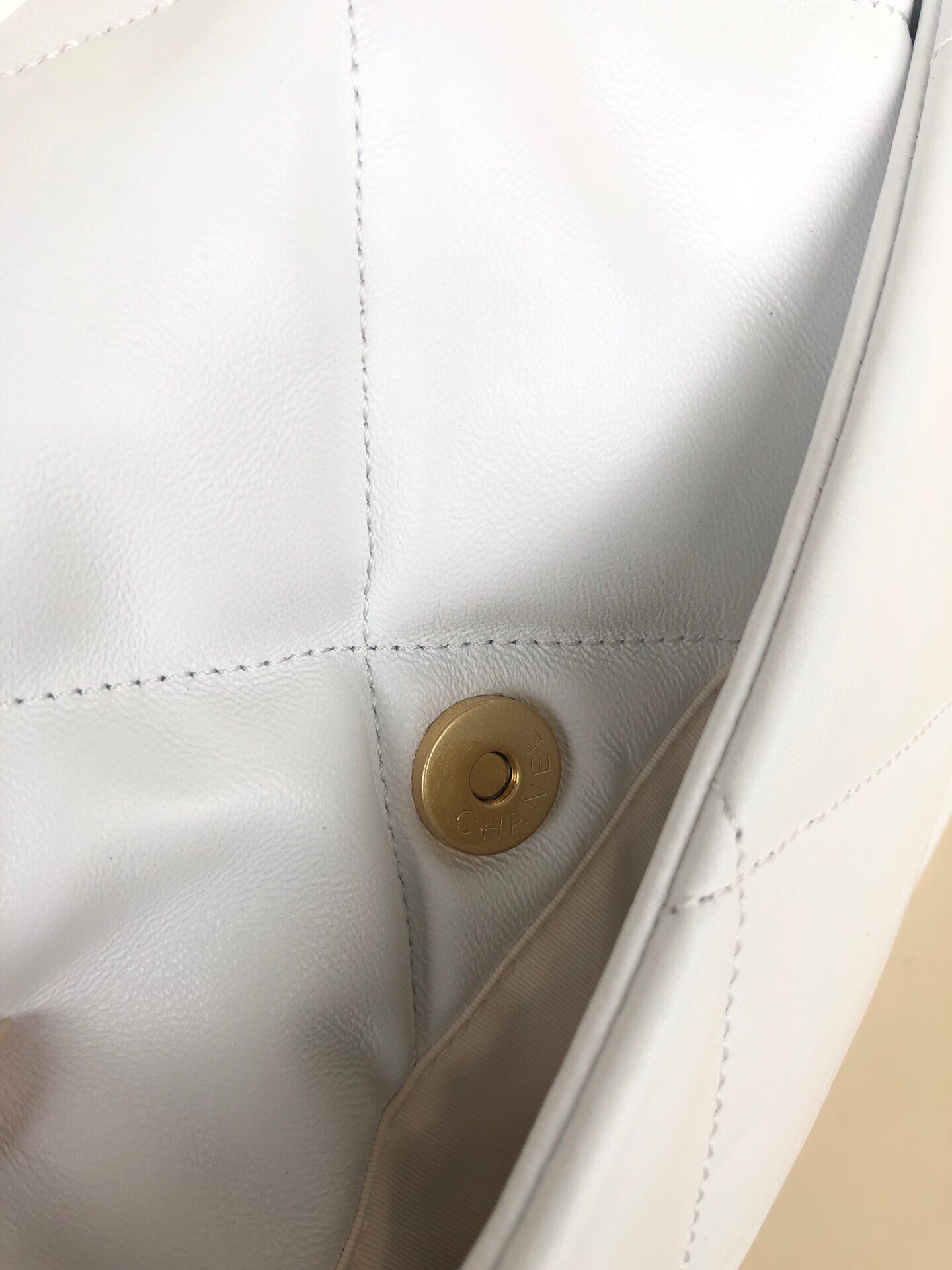 CHANEL 19 LARGE HANDBAG Shiny Leather, Gold-Tone, Silver-Tone & Ruthenium-Finish Metal White 7.8 × 11.7 × 3.9 in