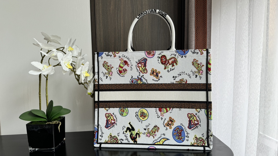 Large DIOR BOOK TOTE WHITE MULTICOLOR DRAGON ZODIAC EMBROIDER 16.5 x 14 x 7.5 inches