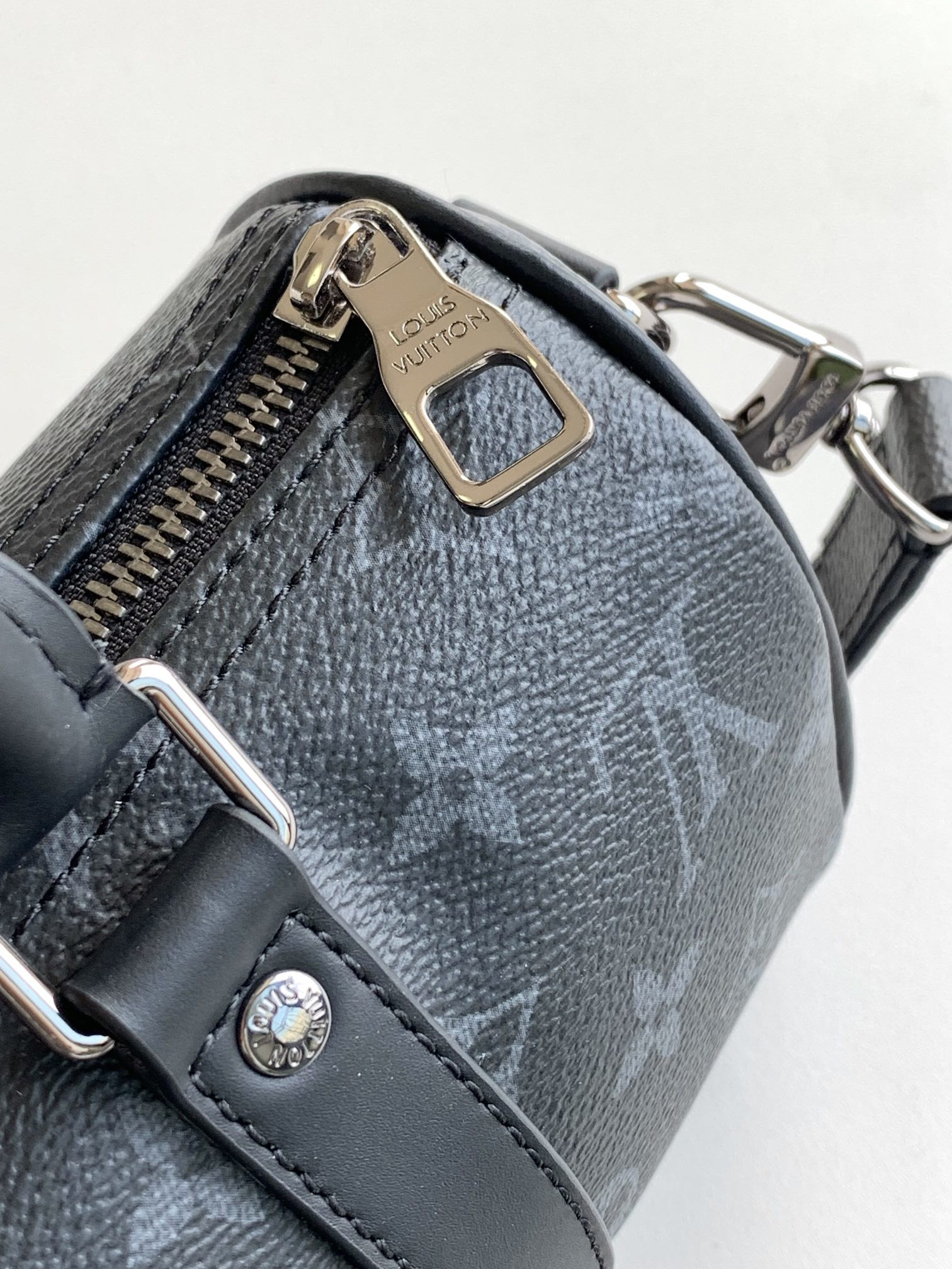 Louis Vuitton Keepall XS Monogram Eclipse Reverse Black M45947 21 x 12 x 9 CM