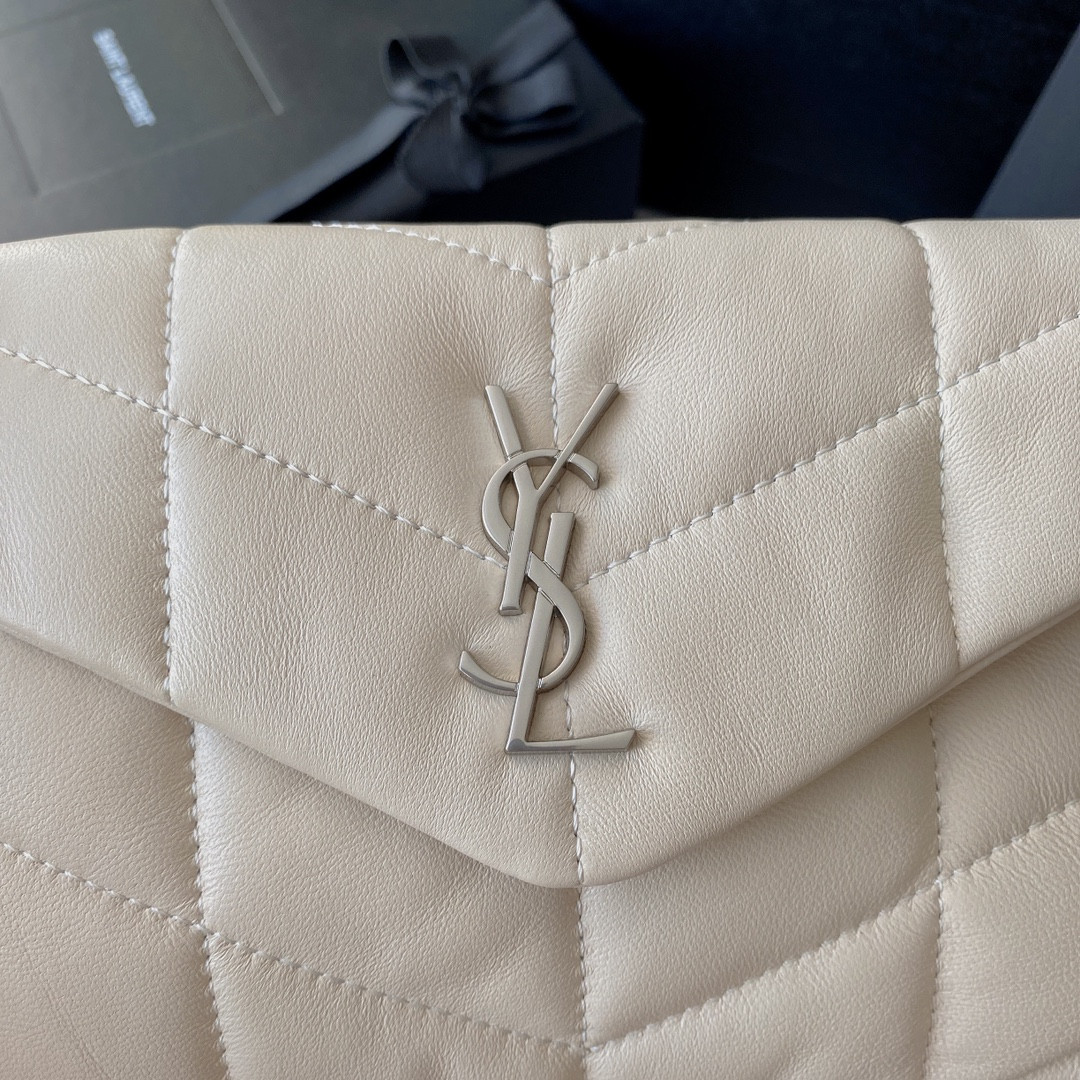 YSL PUFFER IN LEATHER WHITE SILVER 23 X 15.5 X 5.8 CM