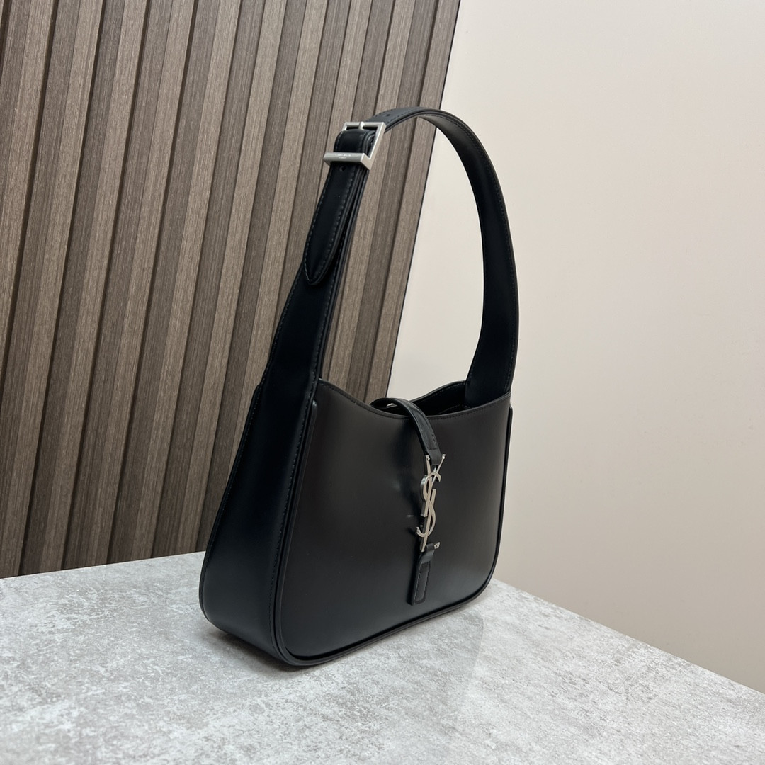 YSL LE 5 À 7 IN SMOOTH LEATHER NOIR SILVER 9 X 6.3 X 2.5 INCHES