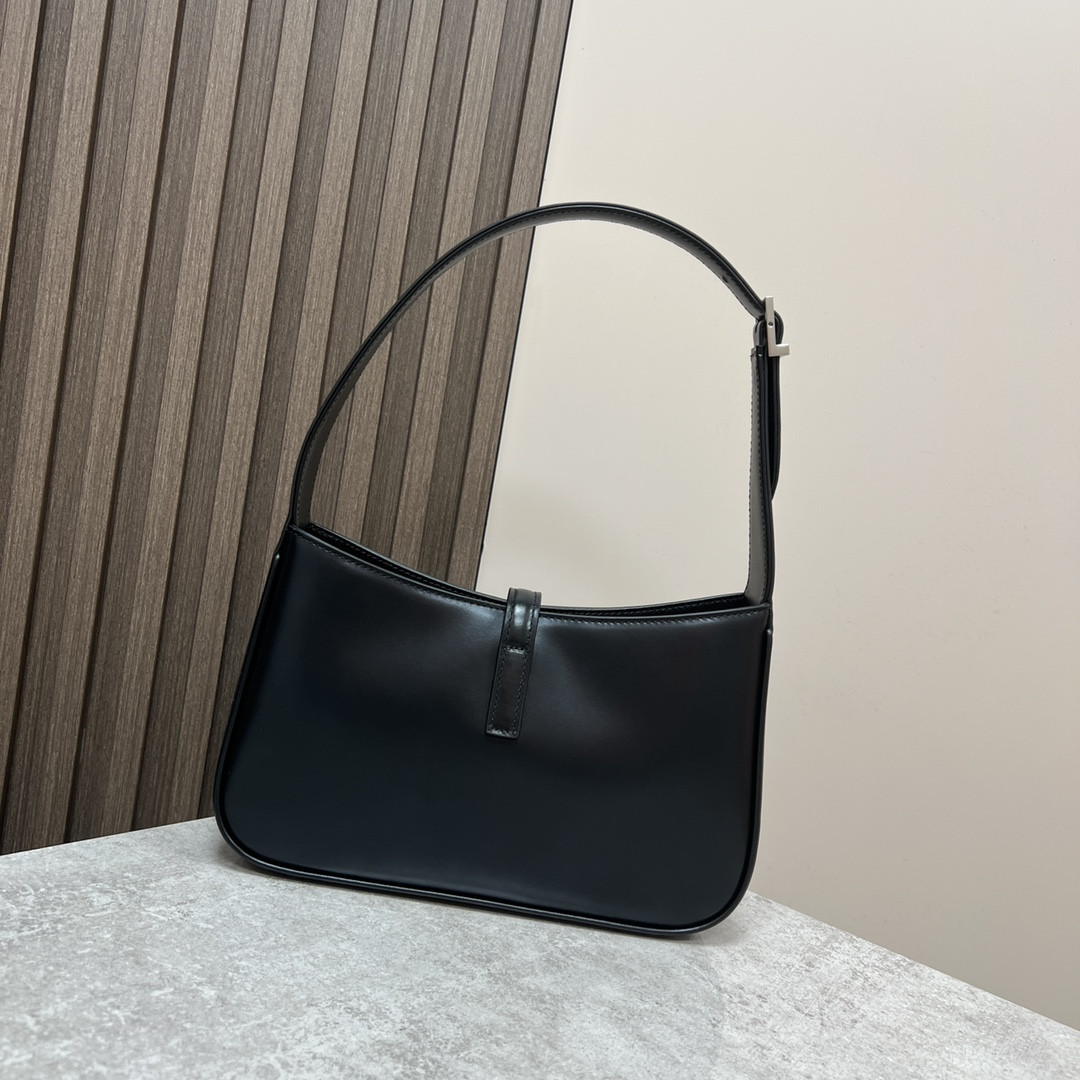 YSL LE 5 À 7 IN SMOOTH LEATHER NOIR SILVER 9 X 6.3 X 2.5 INCHES