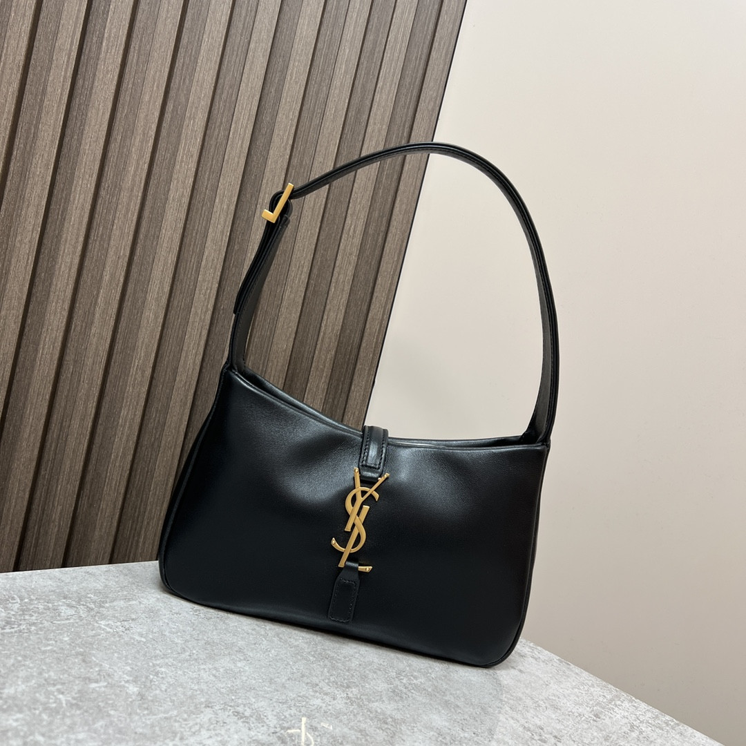 YSL LE 5 À 7 IN SMOOTH LAMBSKIN black 9 X 6.3 X 2.5 INCHES