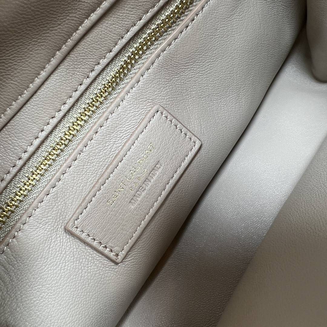 YSL LE 5 À 7 IN SMOOTH LAMBSKIN white 9 X 6.3 X 2.5 INCHES