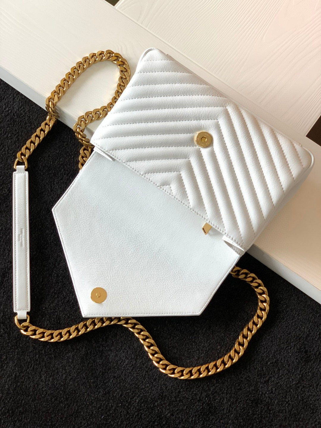 YSL COLLEGE MEDIUM IN QUILTED LEATHER white  9.4 X 6.6 X 2.5 INCHES