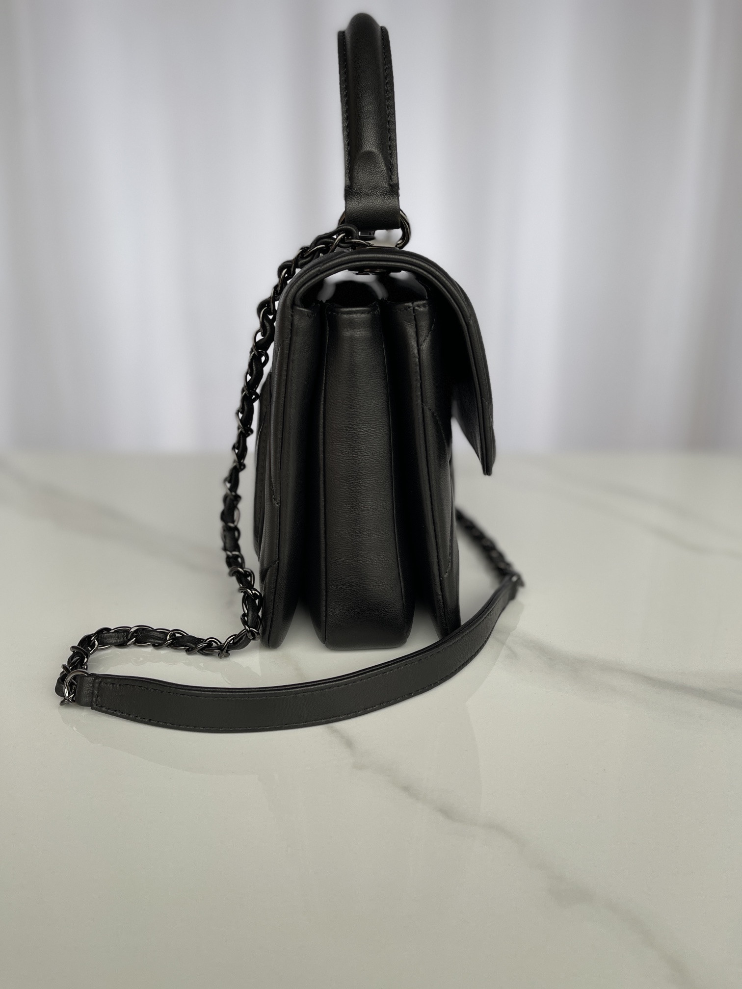 CHANEL FLAP BAG WITH TOP HANDLE 6.6 × 9.8 × 4.7 in