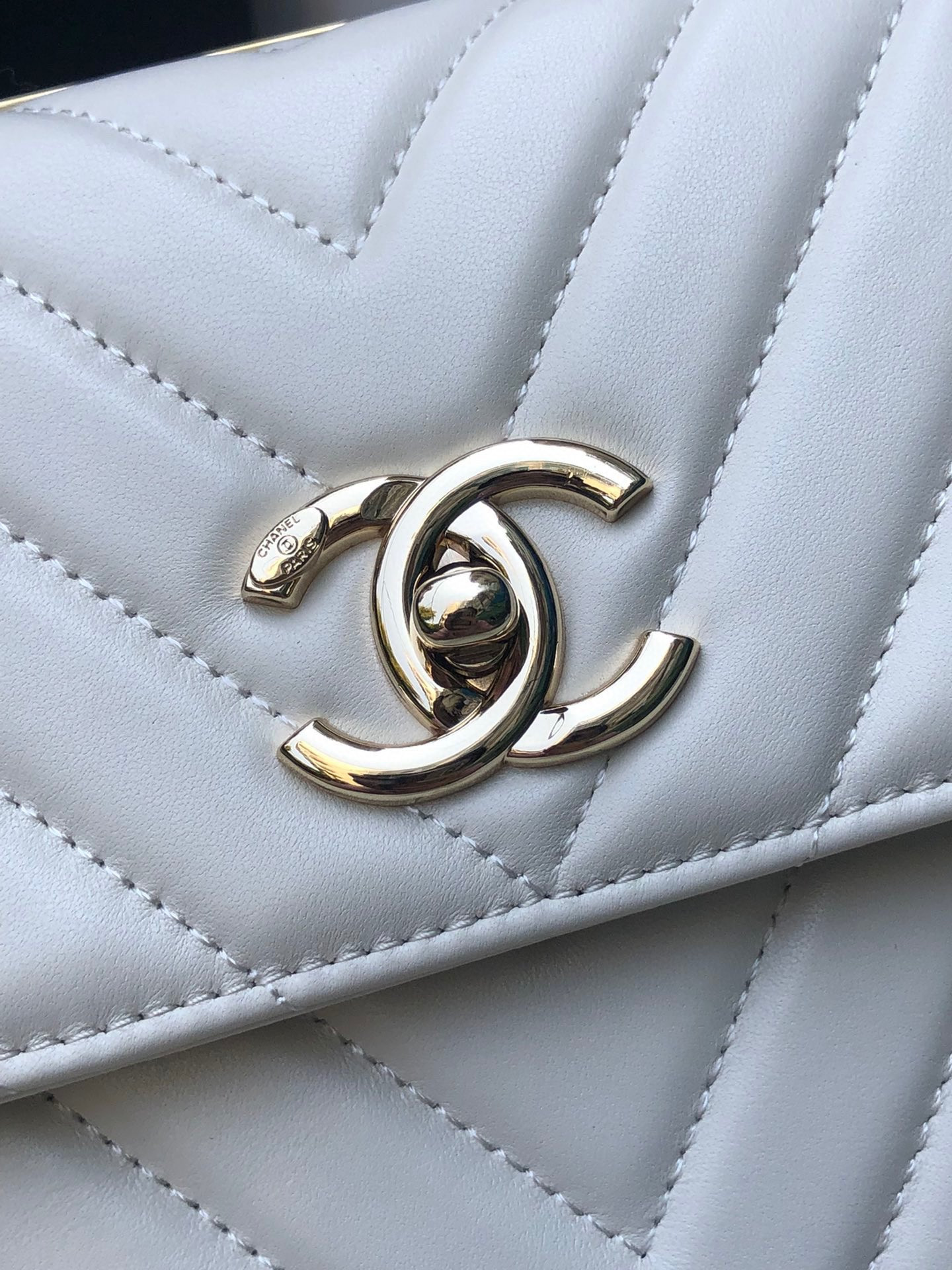 CHANEL FLAP BAG WITH TOP HANDLE WHITE 6.6 × 9.8 × 4.7 in