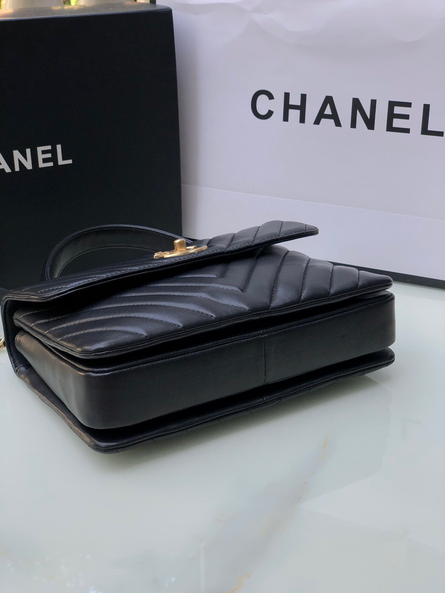 CHANEL FLAP BAG WITH TOP HANDLE 6.6 × 9.8 × 4.7 in
