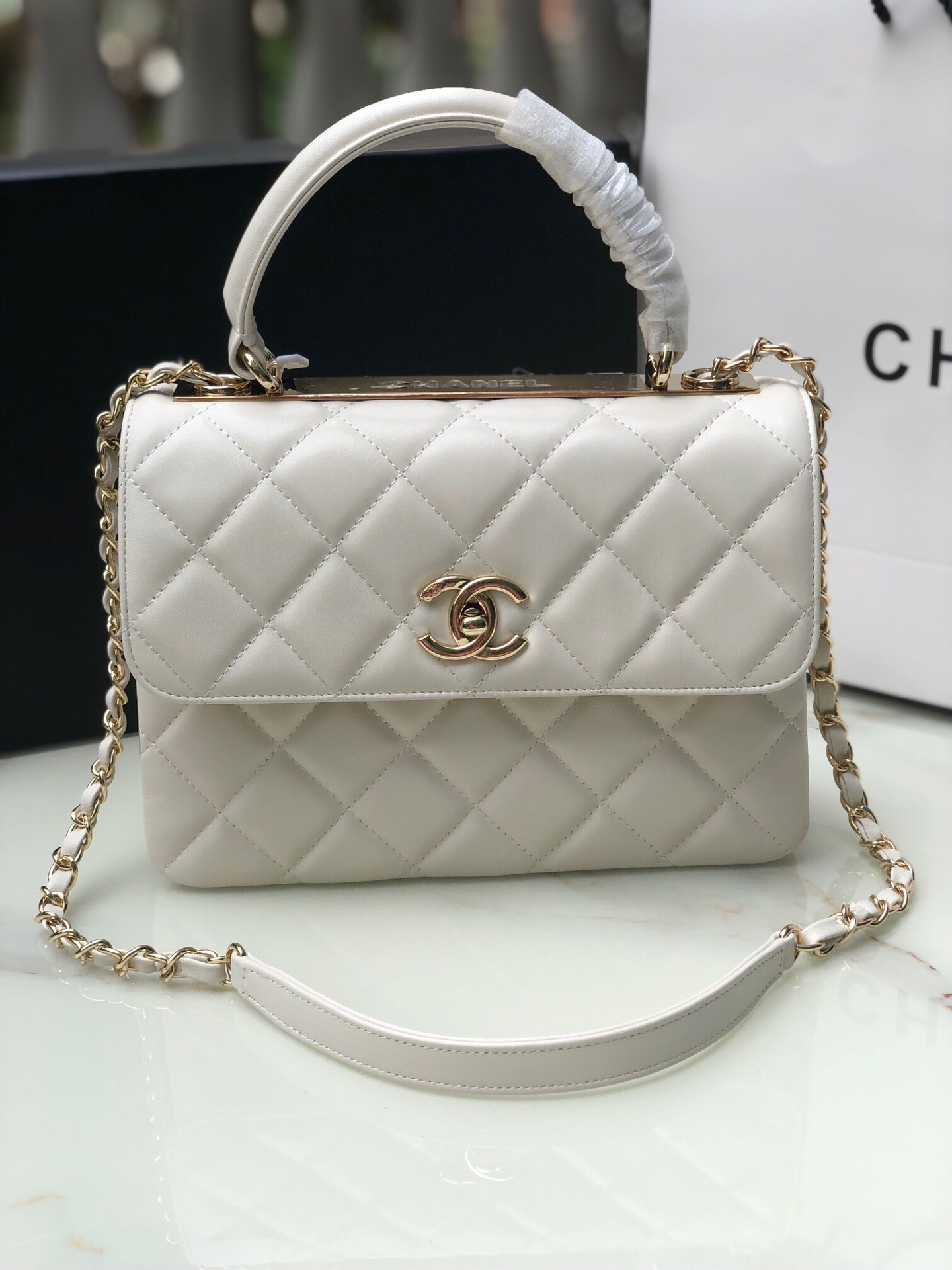 CHANEL FLAP BAG WITH TOP HANDLE 6.6 × 9.8 × 4.7 in