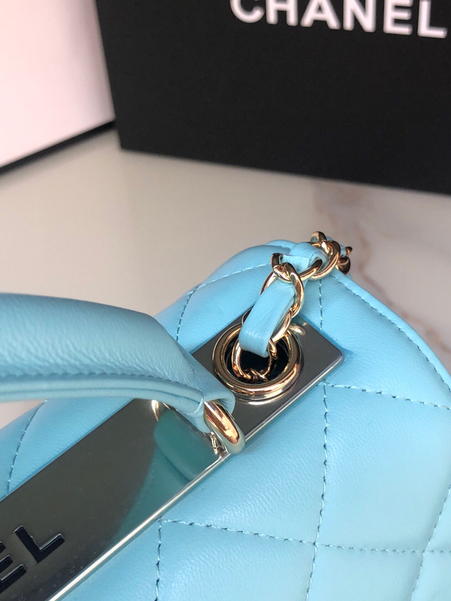 CHANEL FLAP BAG WITH TOP HANDLE 6.6 × 9.8 × 4.7 in