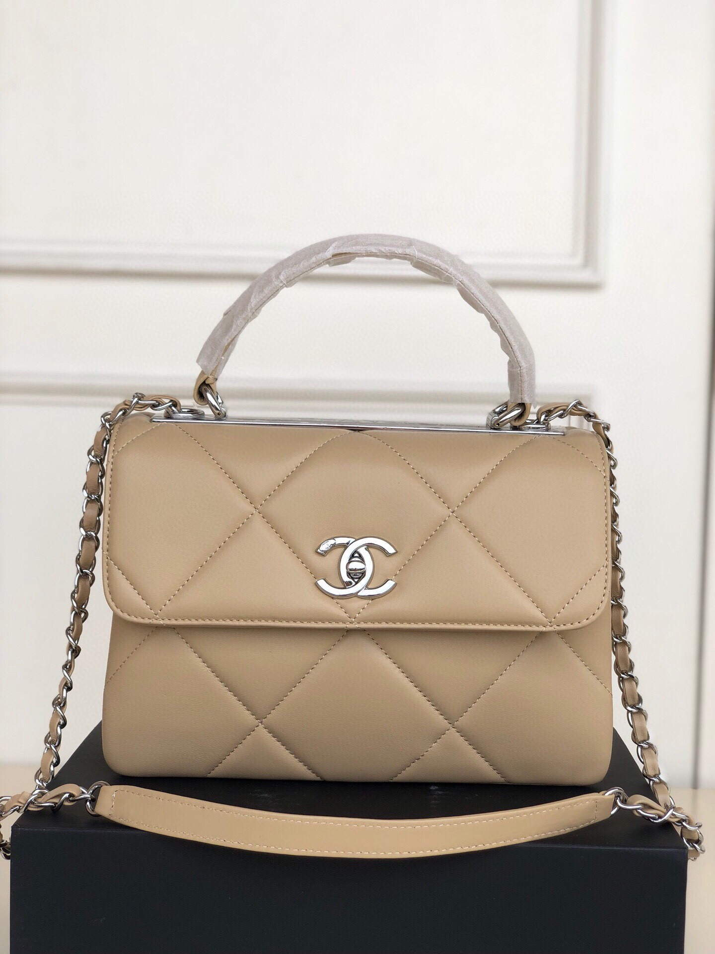 CHANEL FLAP BAG WITH TOP HANDLE 6.6 × 9.8 × 4.7 in
