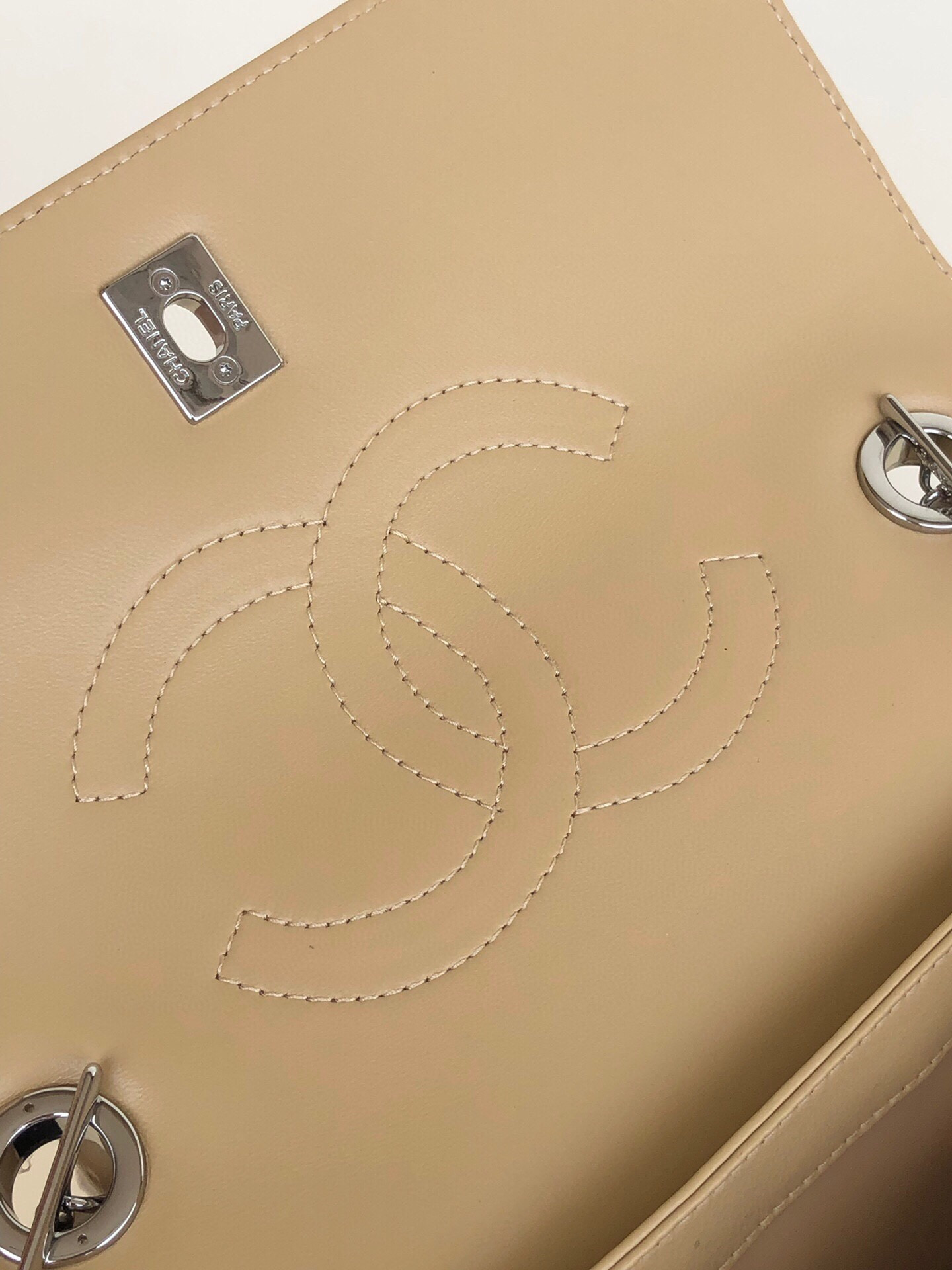 CHANEL FLAP BAG WITH TOP HANDLE 6.6 × 9.8 × 4.7 in