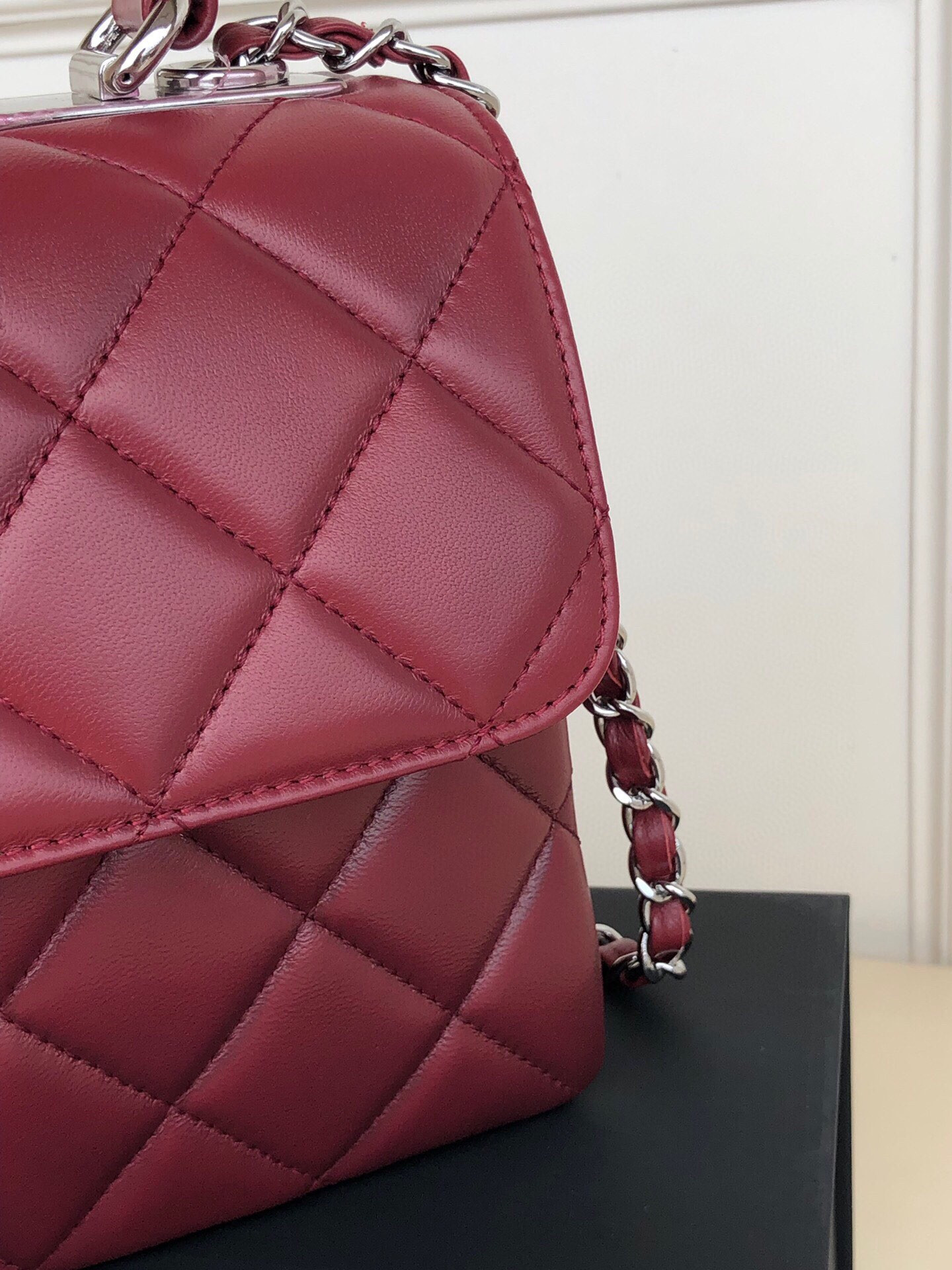 CHANEL FLAP BAG WITH TOP HANDLE 6.6 × 9.8 × 4.7 in