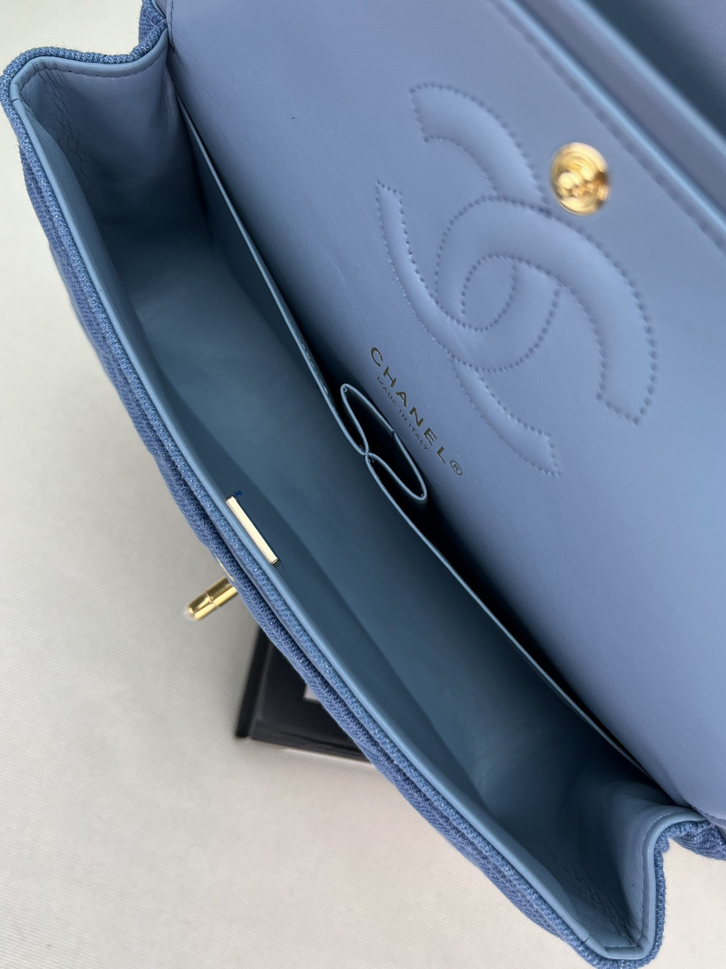 CHANEL CLASSIC 11.12 HANDBAG Tweed & Gold-Tone Metal  6 × 9.9 × 2.5 in