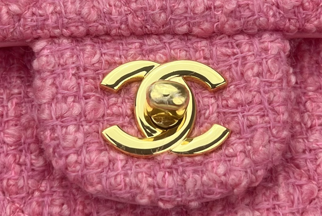CHANEL MINI CLASSIC 11.12 HANDBAG Tweed & Gold-Tone Metal 4.7 × 7.8 × 2.3 in
