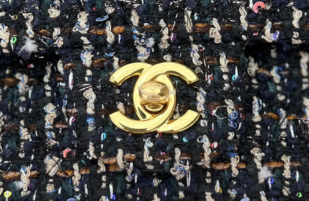 CHANEL MINI CLASSIC 11.12 HANDBAG Tweed & Gold-Tone Metal 4.7 × 7.8 × 2.3 in