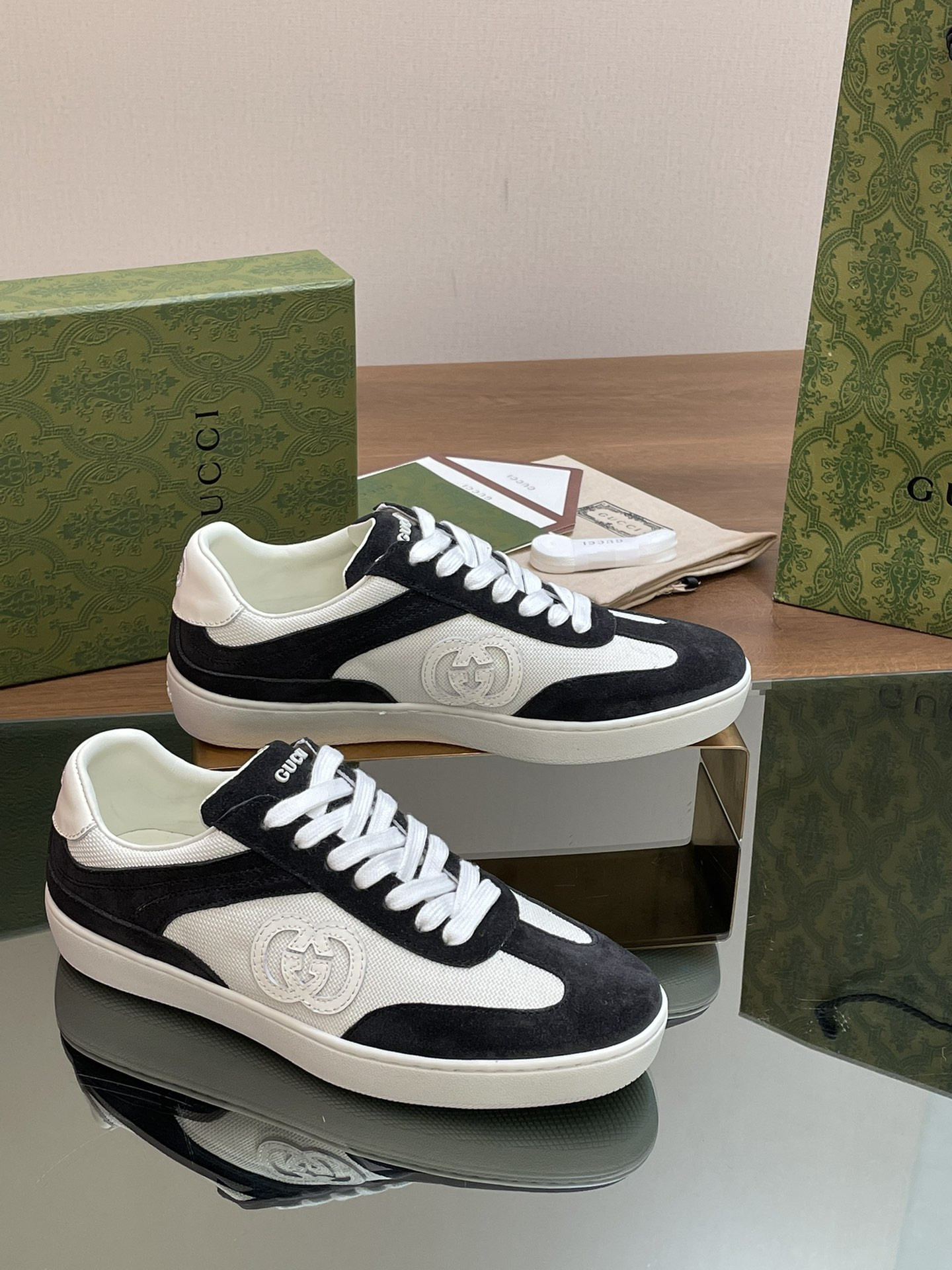 UA GUCCI INTERLOCKING G SNEAKER Black and White