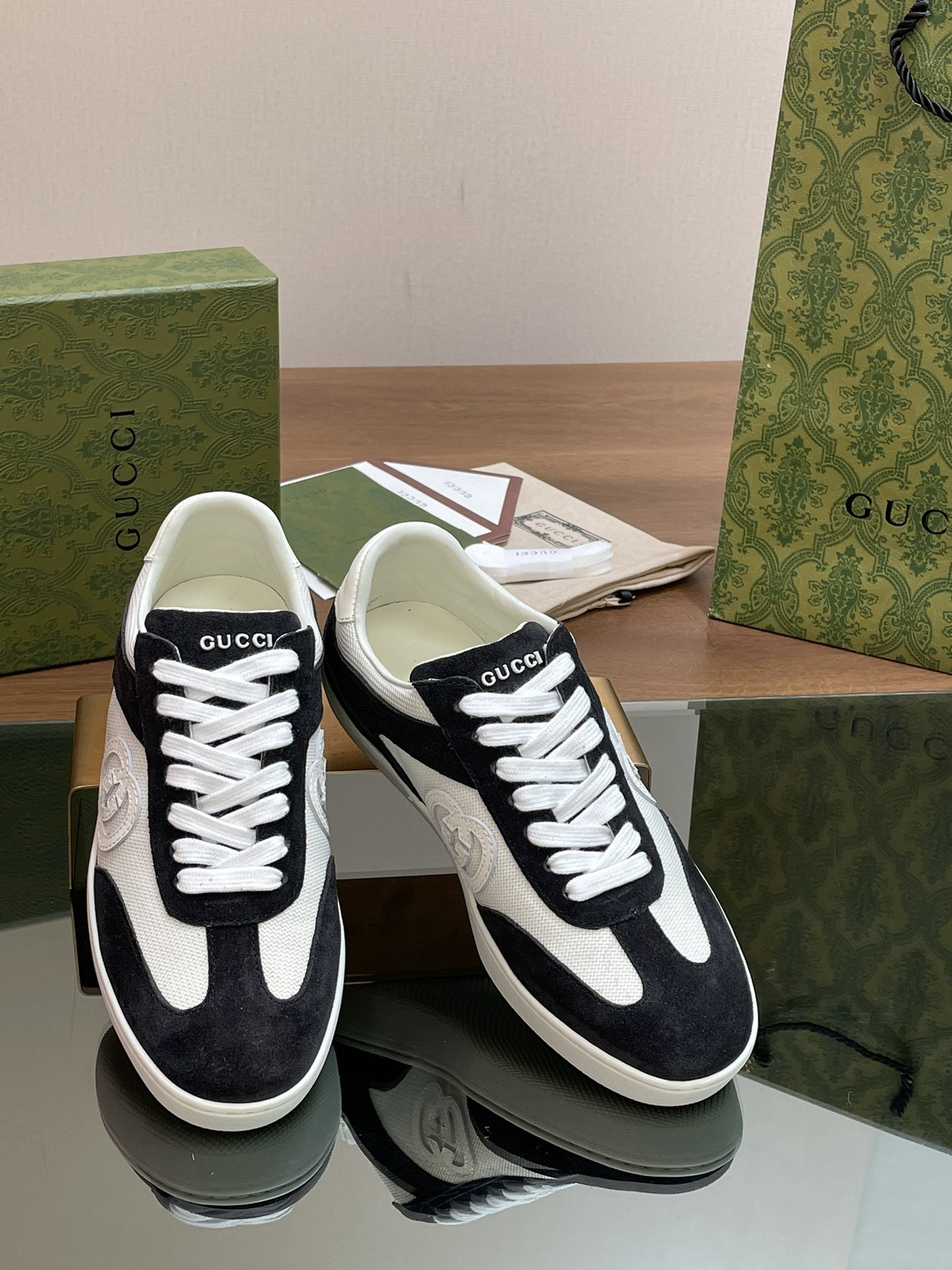 UA GUCCI INTERLOCKING G SNEAKER Black and White