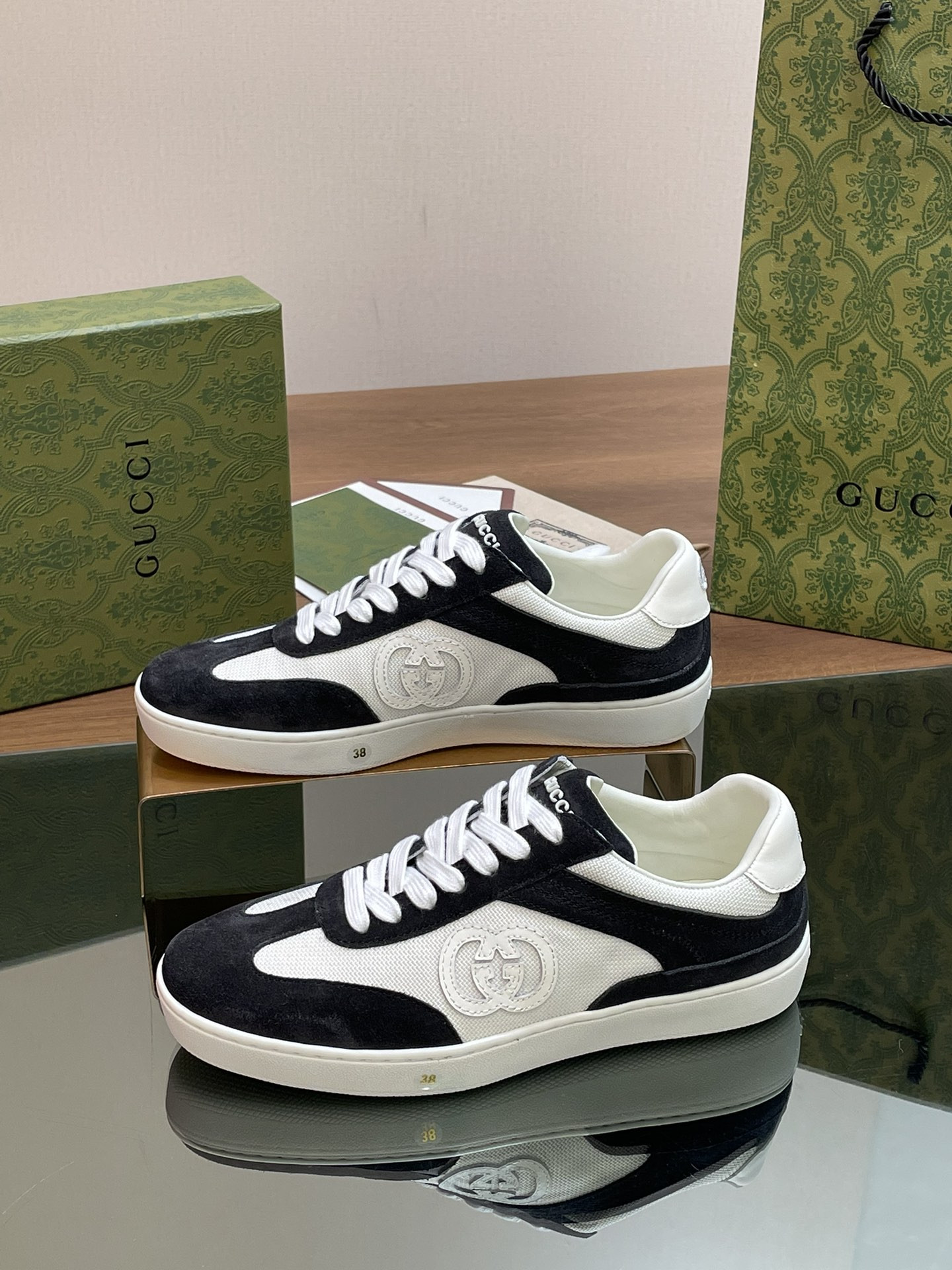 UA GUCCI INTERLOCKING G SNEAKER Black and White