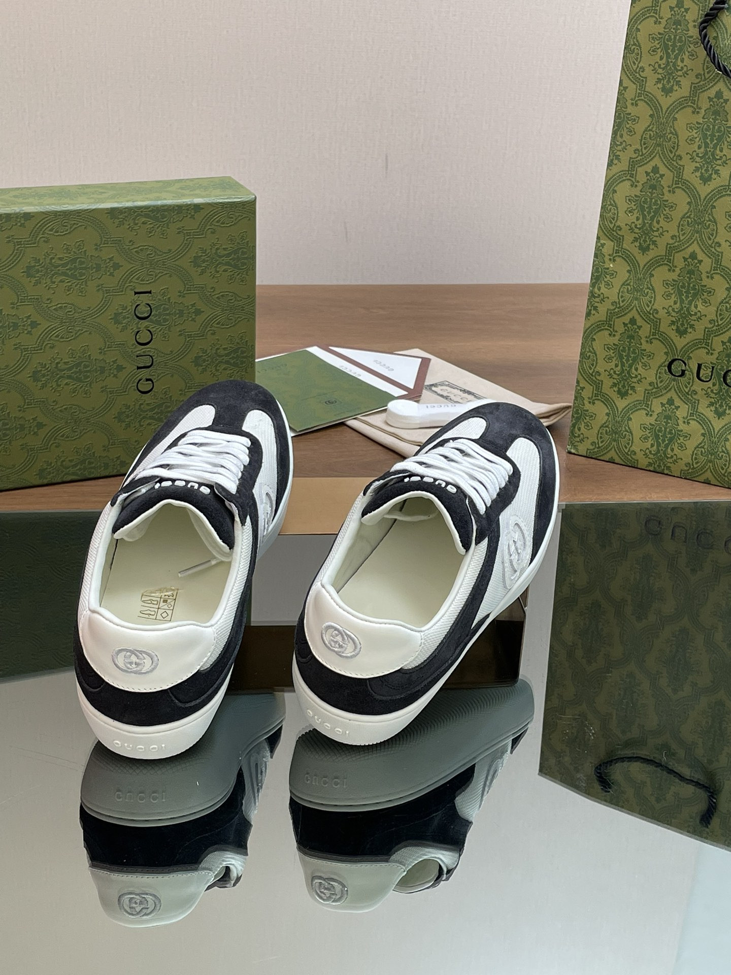 UA GUCCI INTERLOCKING G SNEAKER Black and White