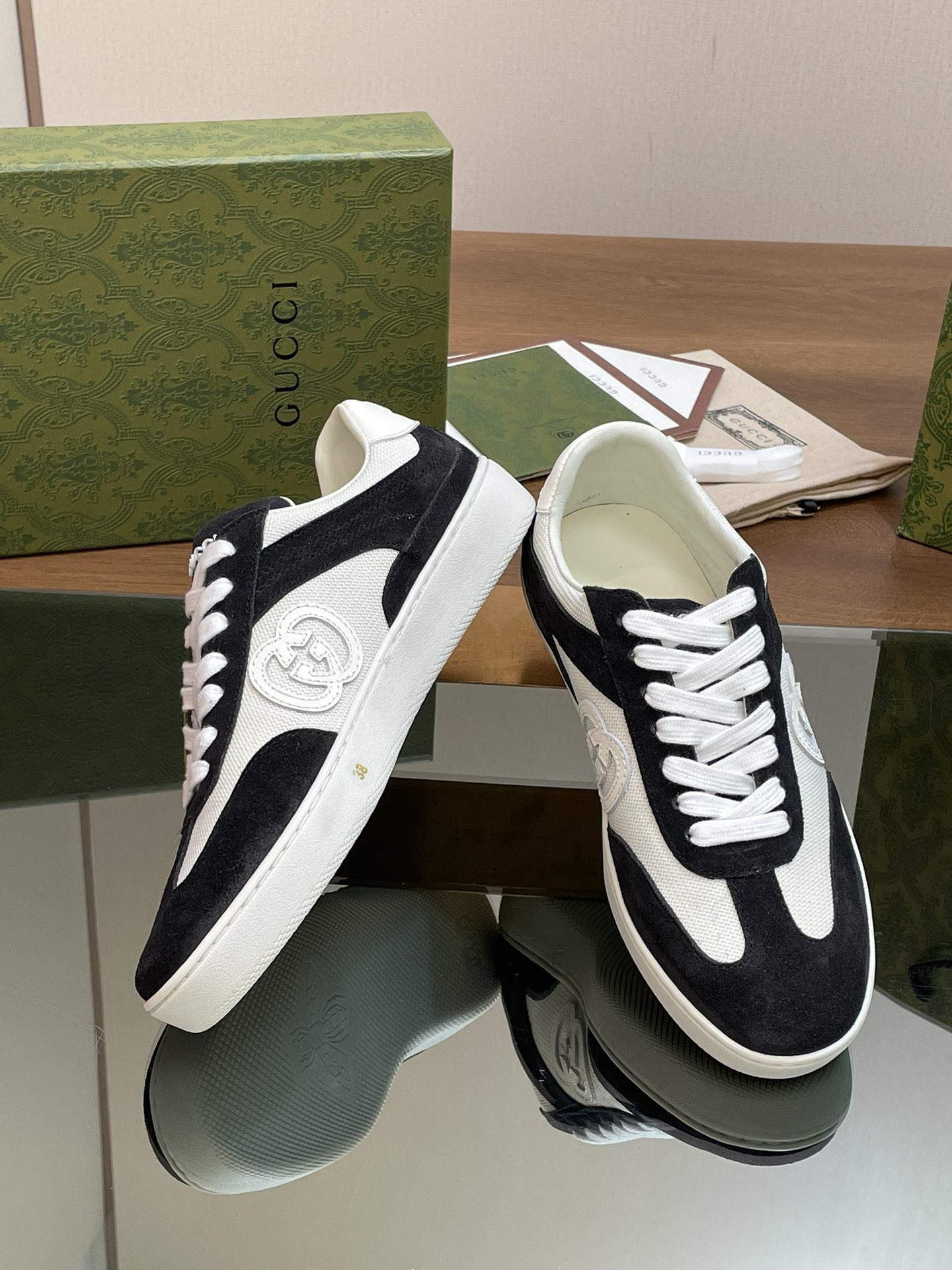 UA GUCCI INTERLOCKING G SNEAKER Black and White