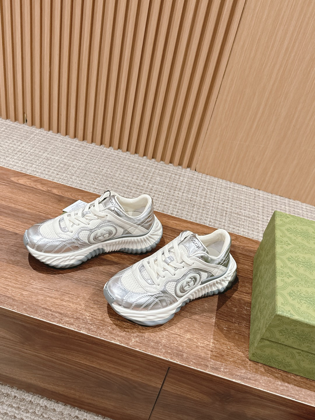 UA GUCCI RIPPLE SNEAKER